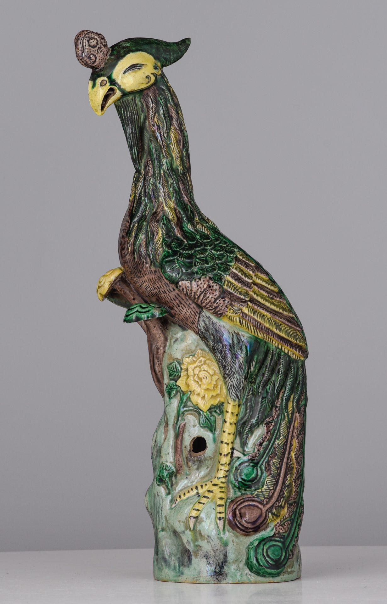A Chinese model of a phoenix in famille verte glaze, Republic period, H 39,5 cm - Image 2 of 8