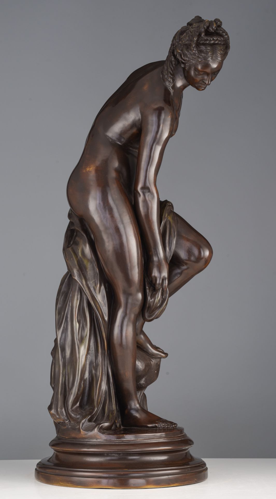 After Gabriel Allegrain (1733-1779), the bathing Venus, terracotta with bronze patina, H 85,5 cm - Image 5 of 7