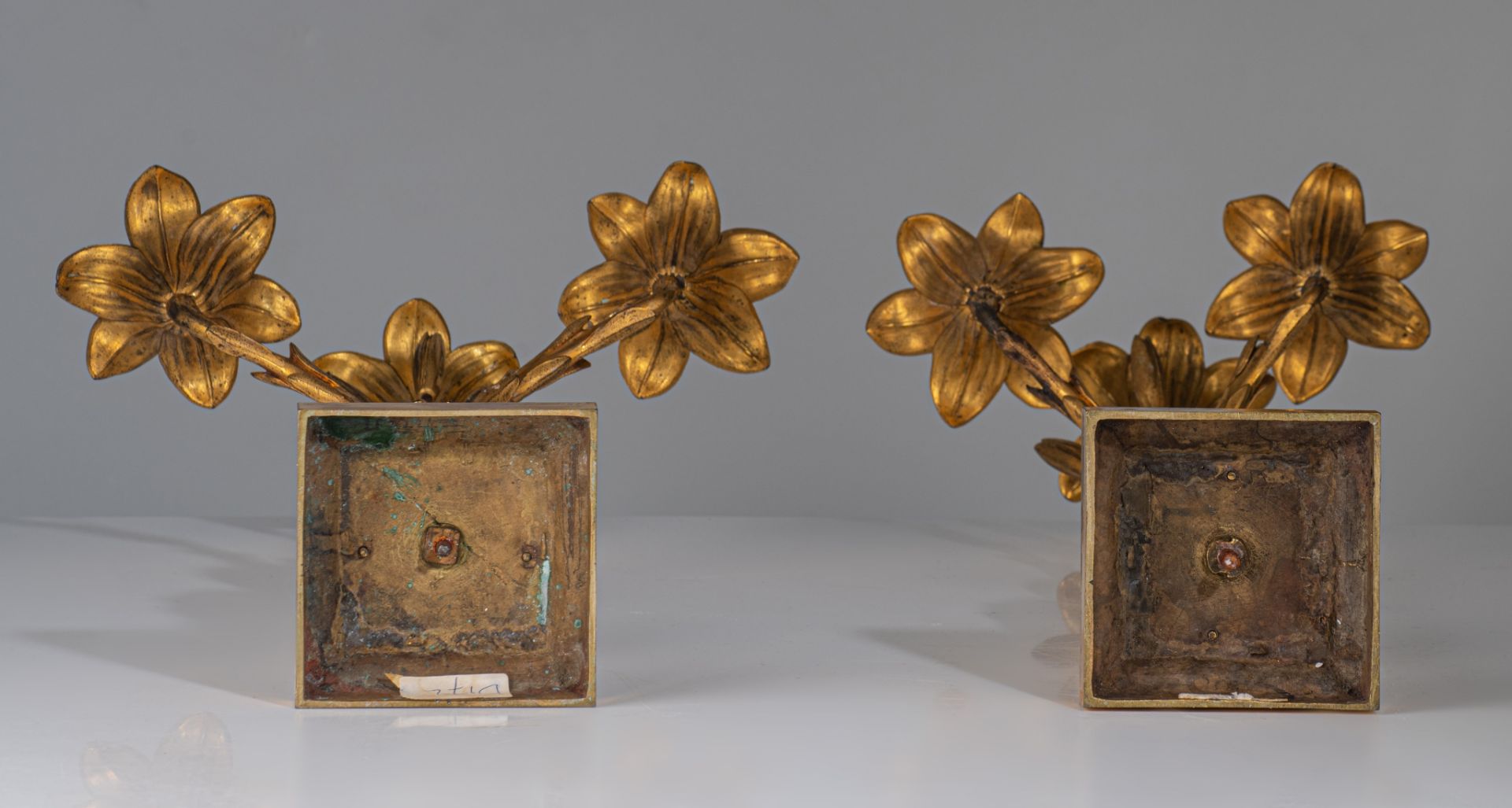 A pair of Neoclassical gilt bronze floral candelabras, H 48 cm - Image 6 of 6