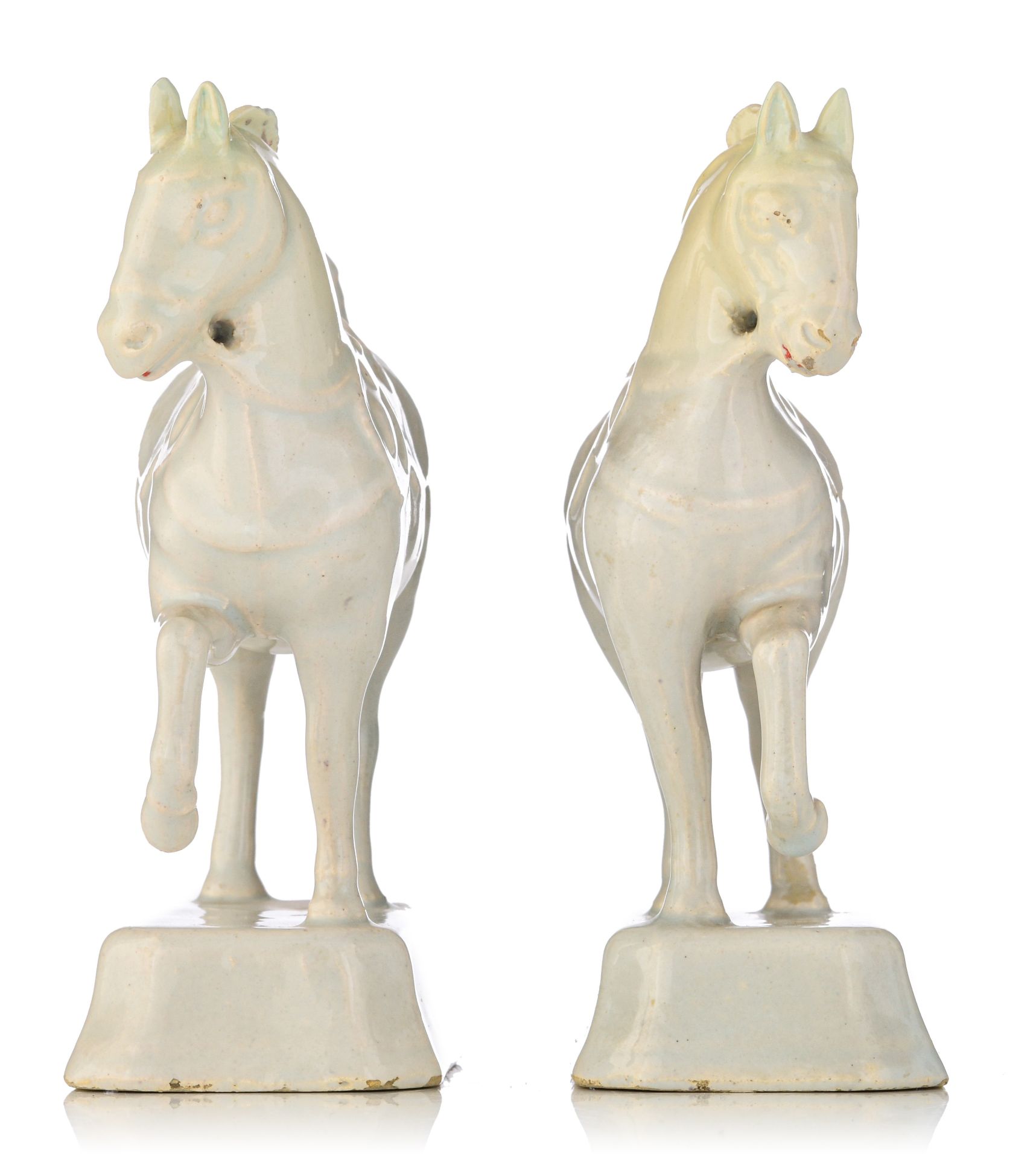 A pair of Dutch Delft white-glazed figures of circus horses, 18thC, H 14 cm - Image 3 of 9