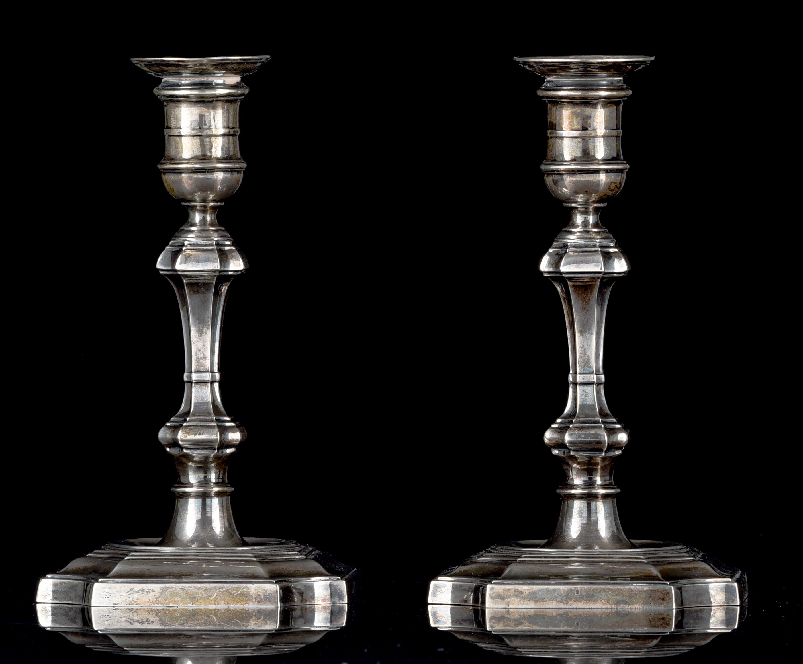 A pair of English silver candlesticks, ca 1205 g, H 19,5 cm - Image 2 of 10