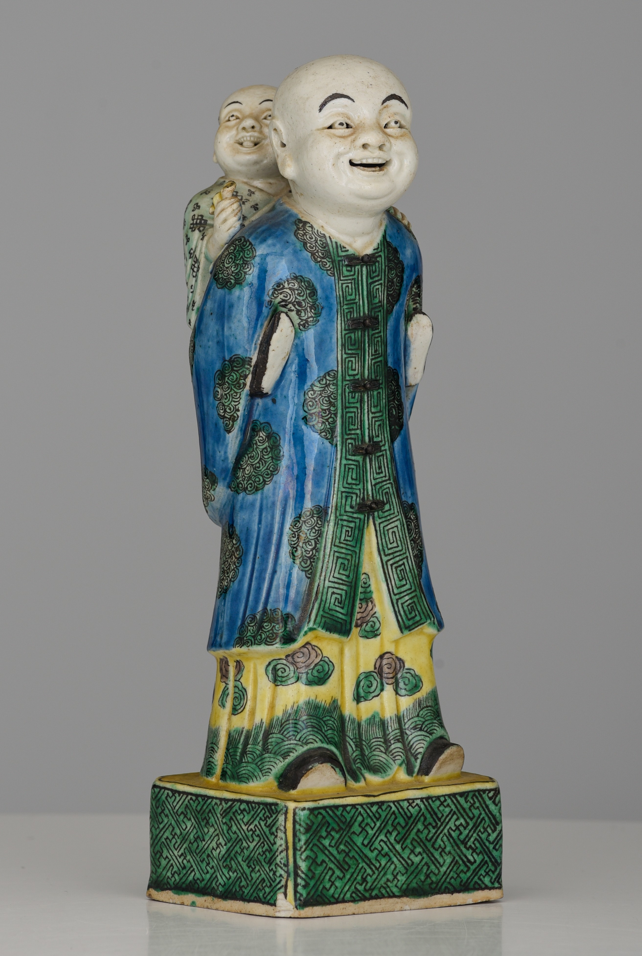 A Chinese famille verte biscuit figure of a man and boy, Republic period, H 22 cm - Image 2 of 10