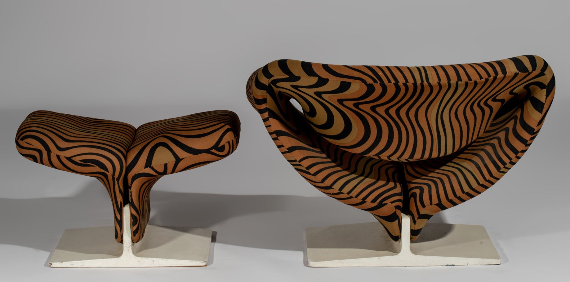 A rare Ribbon chair and ottoman by Pierre Paulin for Artifort, upholstered in 'Tiger' fabric by Jack - Image 6 of 20