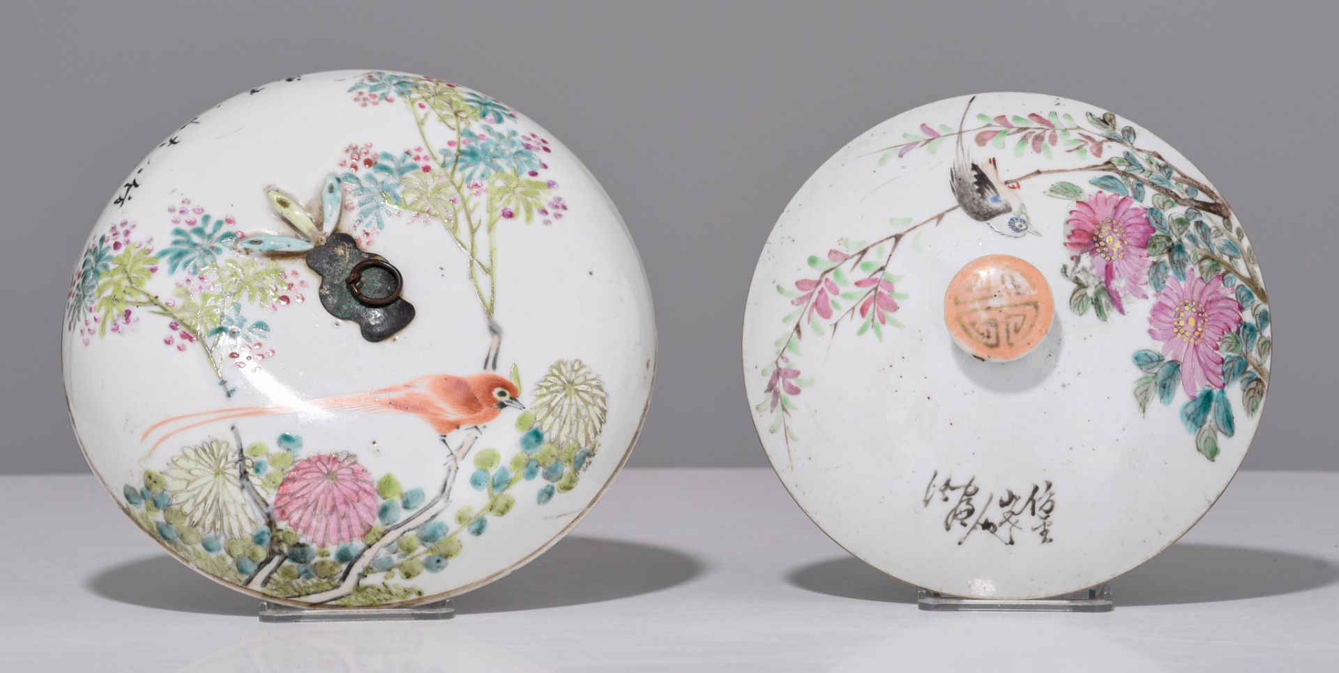 Two Chinese Qianjiangcai ware food storage containers, with signed texts, Republic period, tallest H - Image 8 of 9