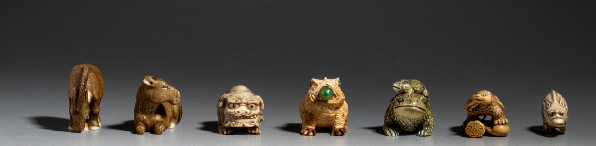 Six Japanese ivory netsuke and one ditto okimono (+) - Bild 4 aus 11