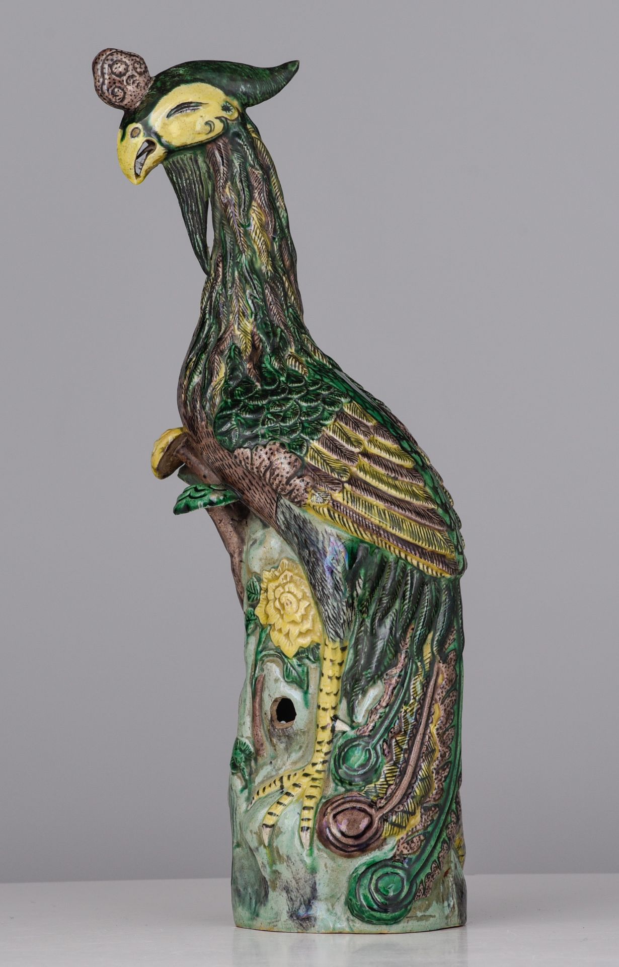 A Chinese model of a phoenix in famille verte glaze, Republic period, H 39,5 cm - Image 4 of 8