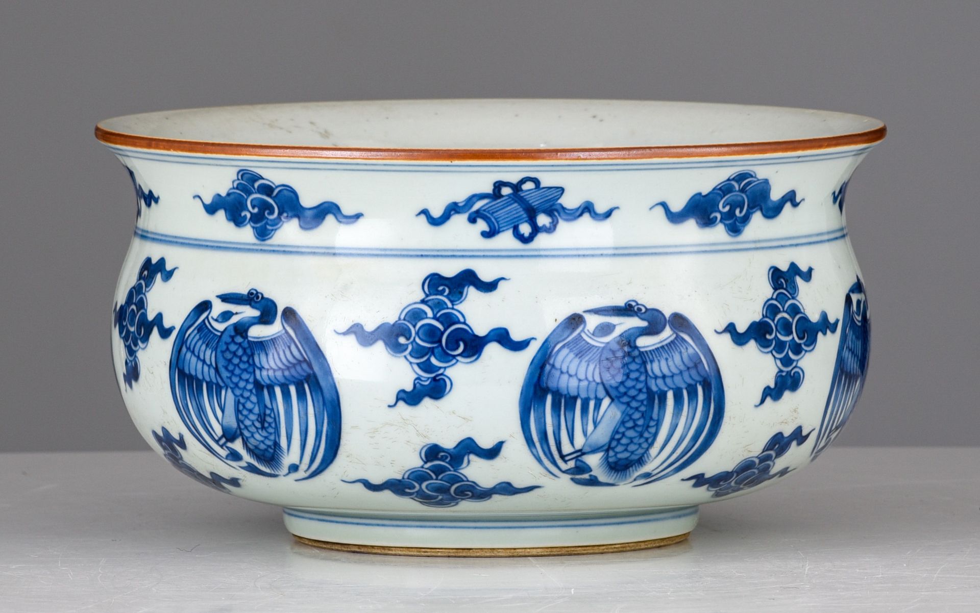 A Chinese blue and white 'Phoenix' censer, H 14 - dia. 26,3 cm - Image 3 of 7