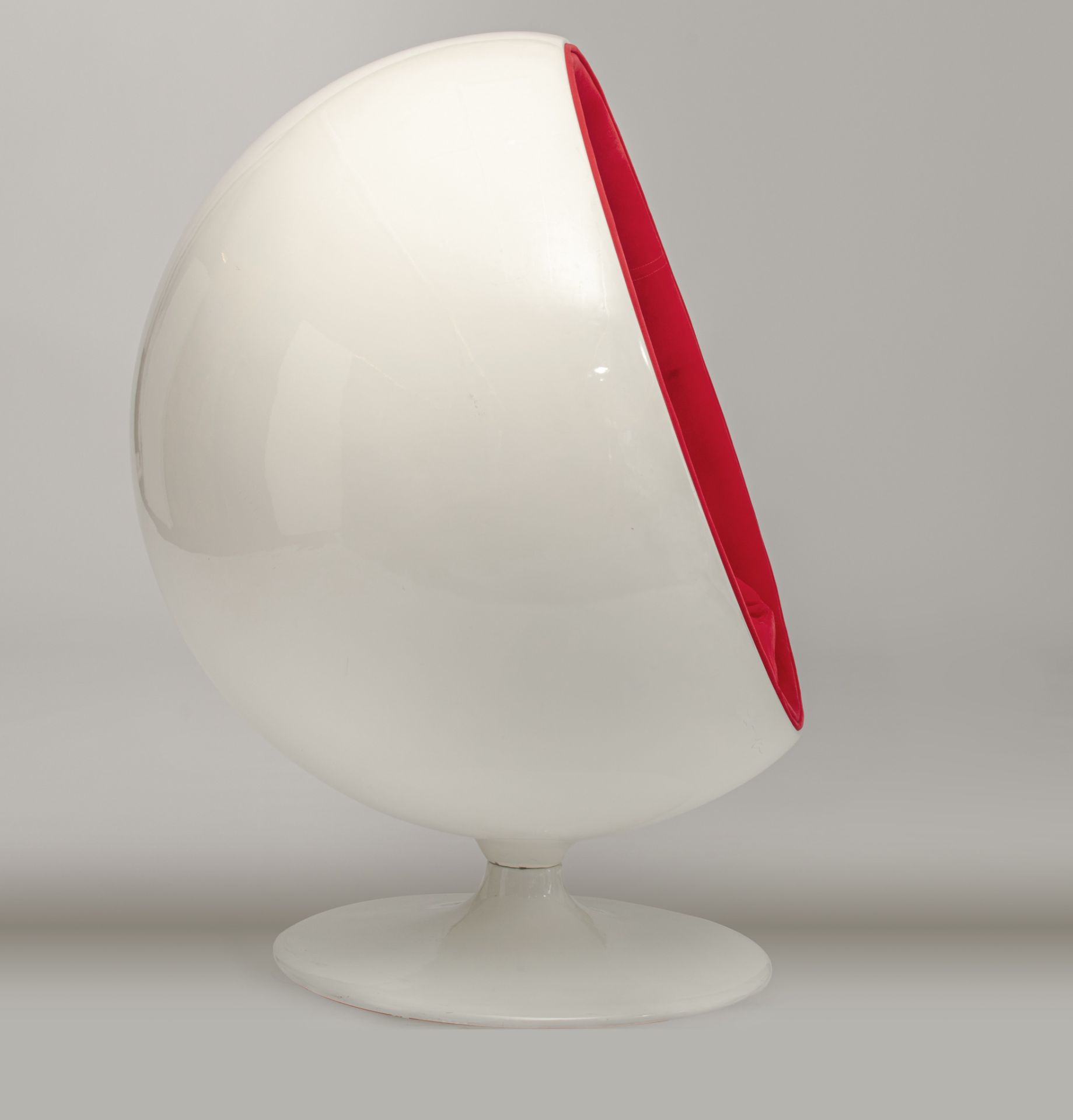 A Globe or Ball Chair by Eero Aarnio, Finland, 1966, H 120 cm - Image 6 of 16