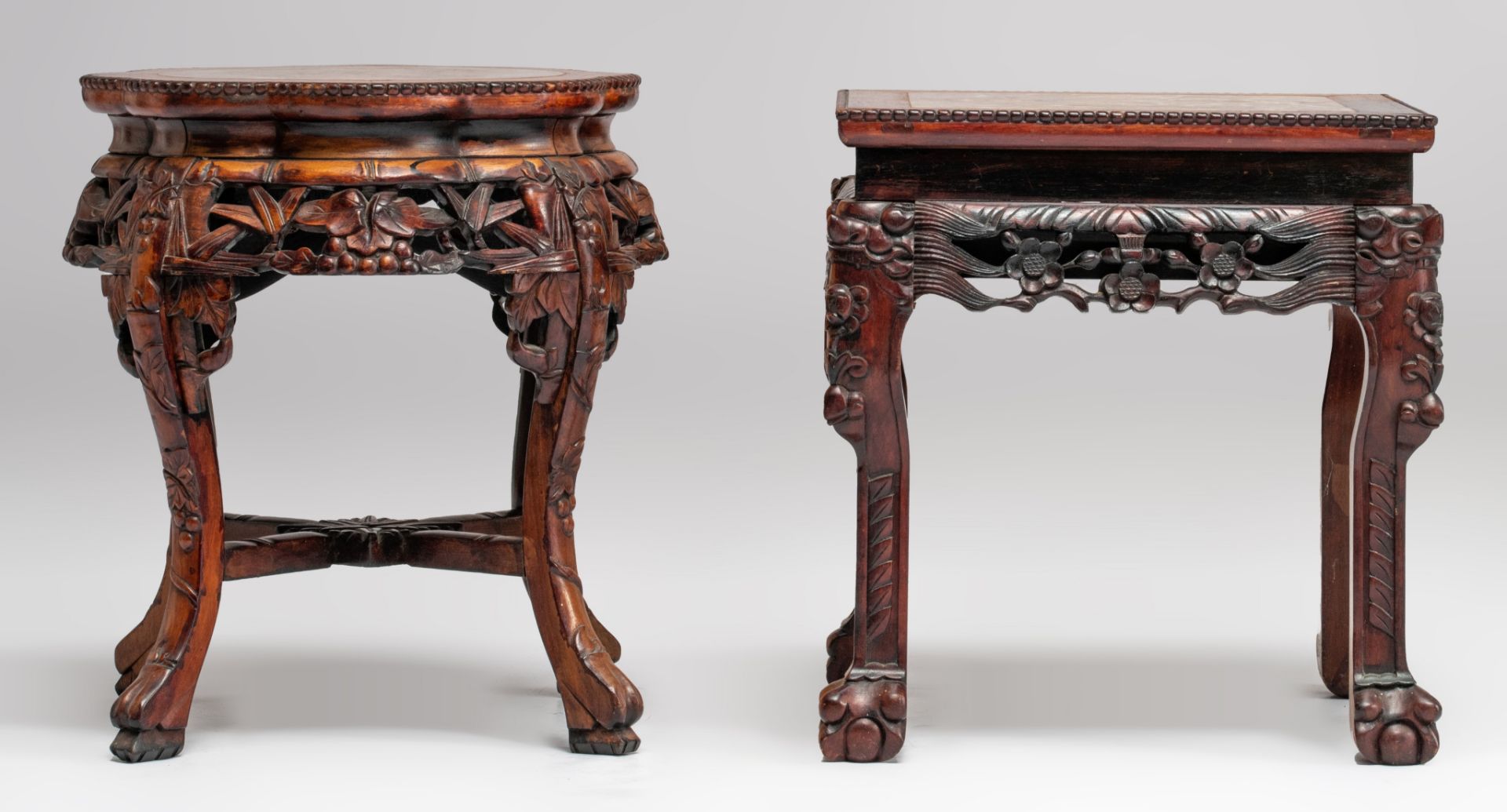 Two Chinese carved hardwood bases, each with a marble top, H 45,5 - 47,5 cm - Image 3 of 7