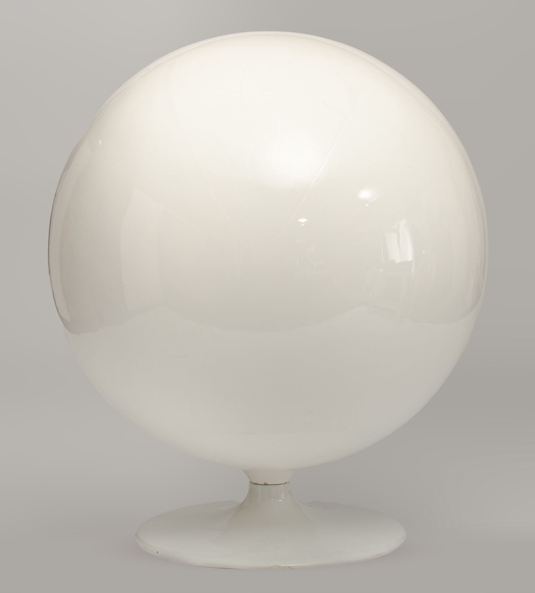 A Globe or Ball Chair by Eero Aarnio, Finland, 1966, H 120 cm - Image 5 of 16