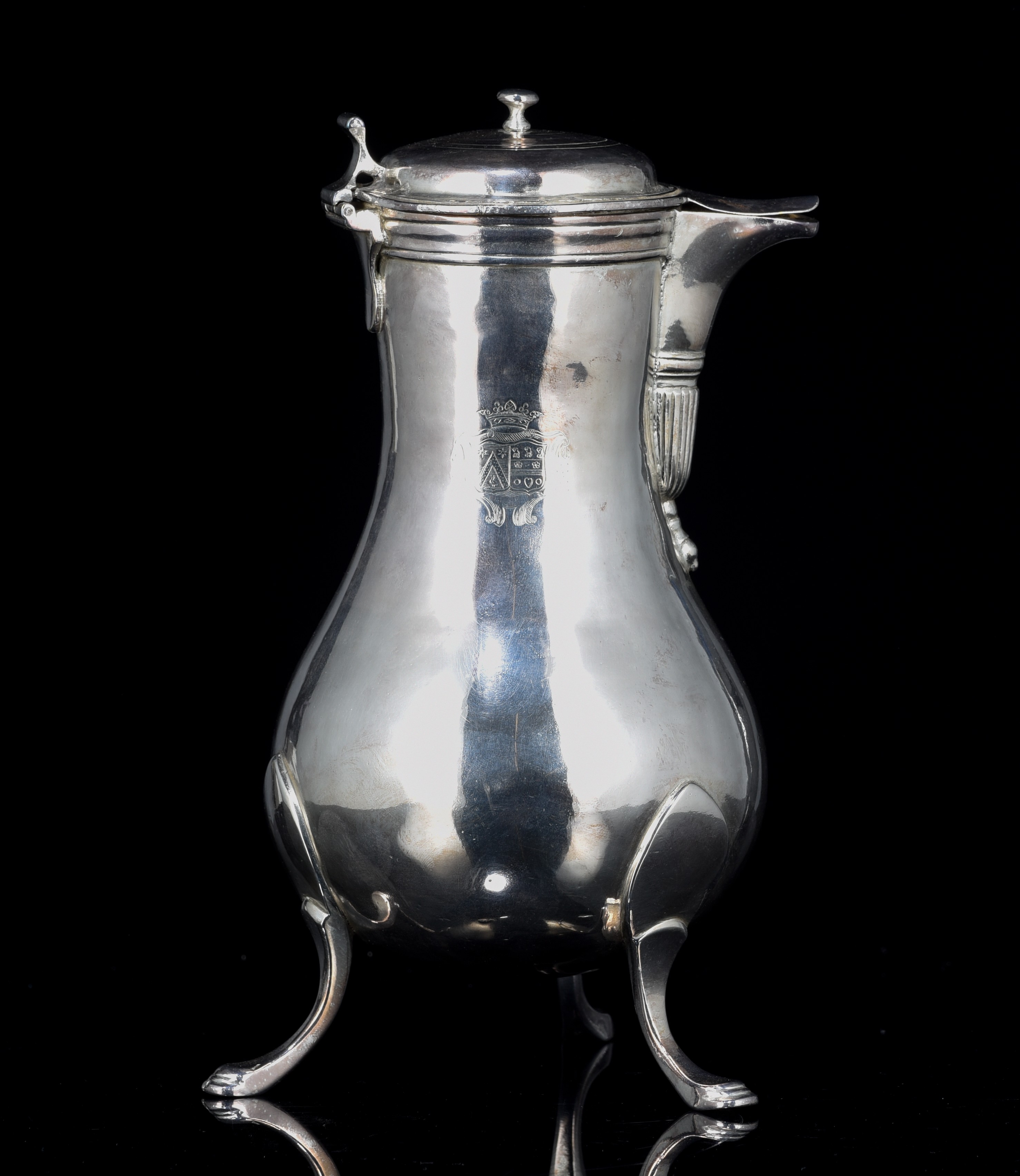 An 18thC silver Rococo chocolate pot, no visible hallmarks, H 28 cm, weight: ca. 1.235 g - Image 5 of 7