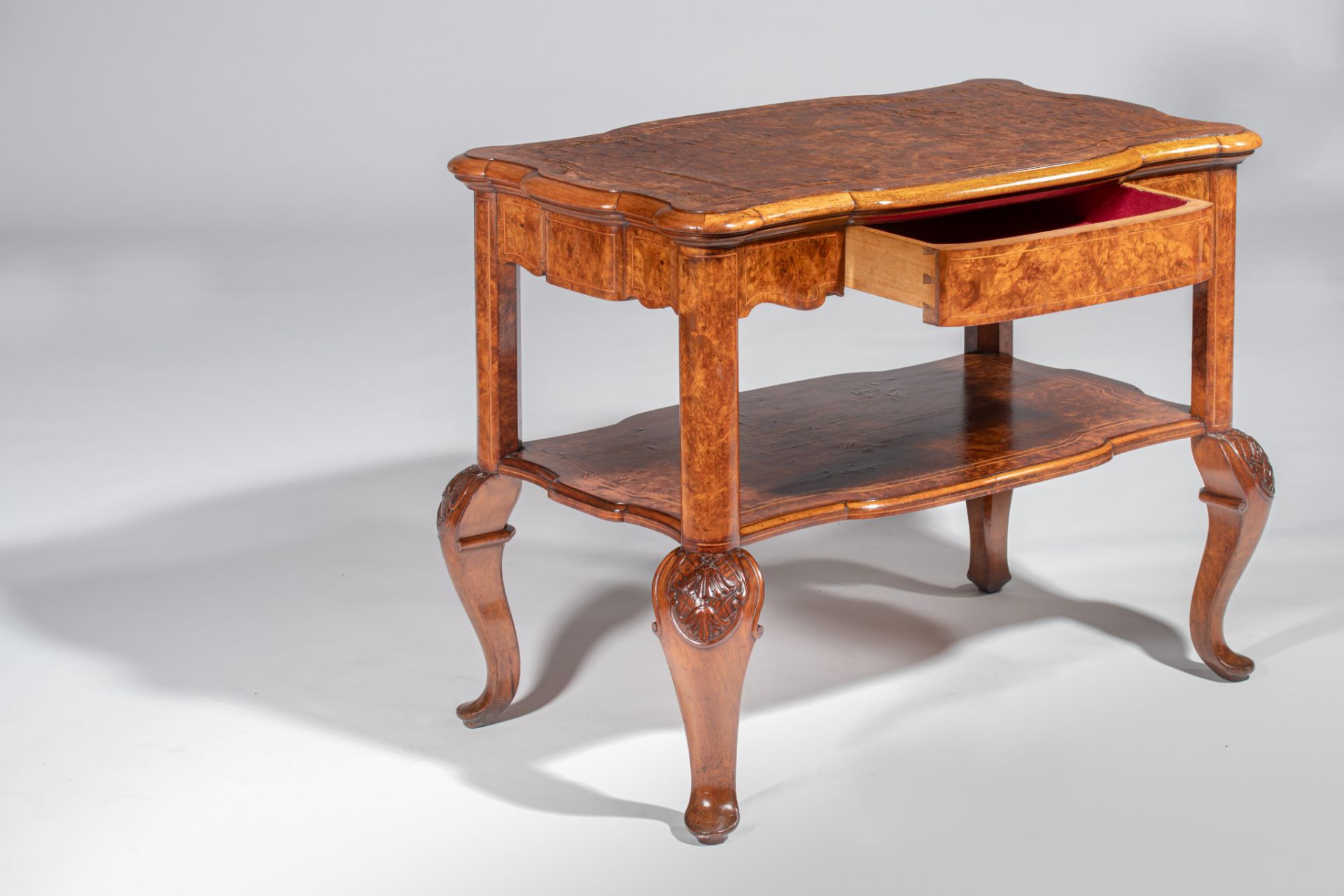 An English side table on baluster feet, burr and walnut veneered, H 70 - W 89 - D 54 cm - Image 3 of 11