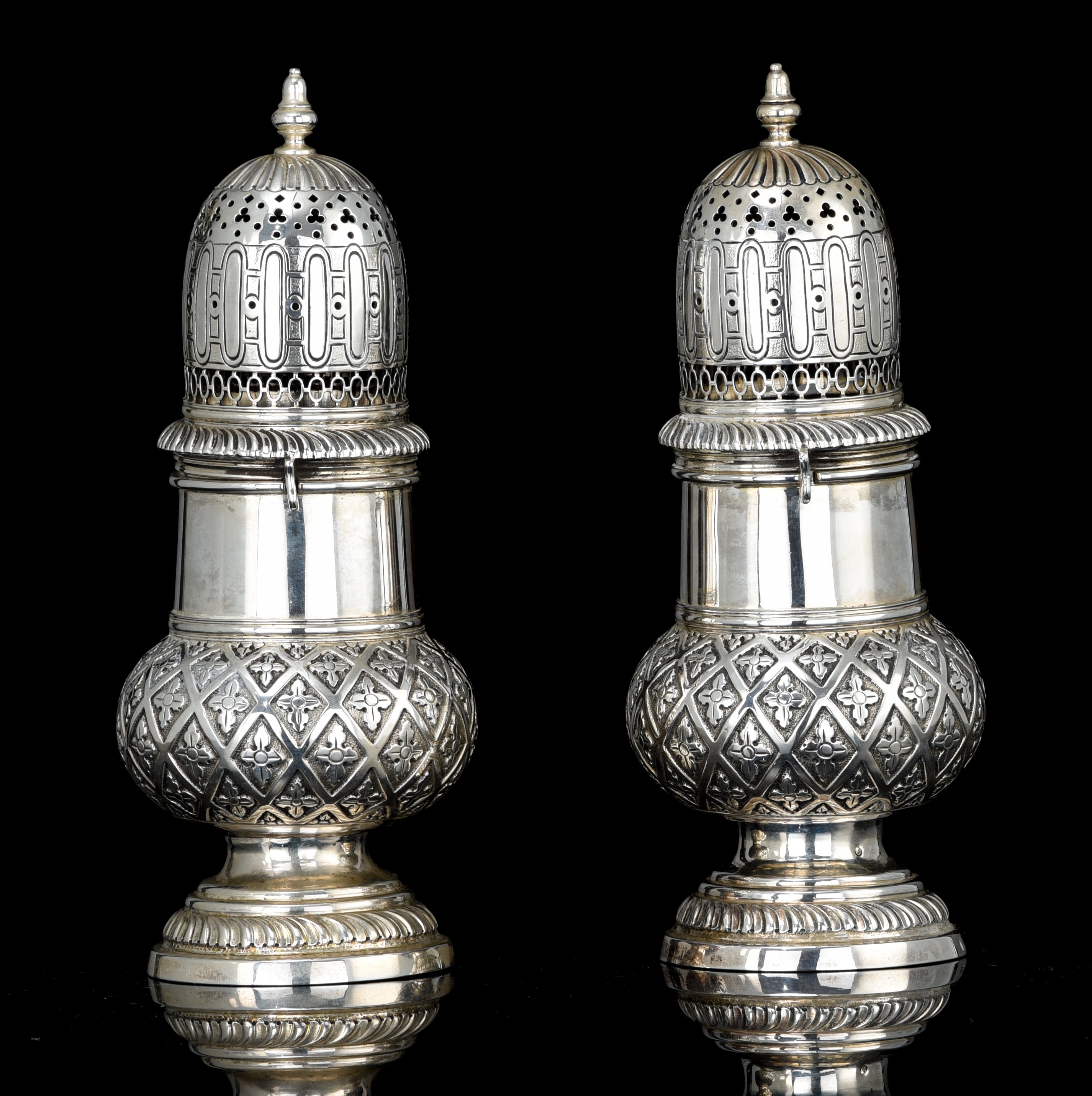 An imposing pair of silver casters, H 20,5 cm, ca 673 g - Image 2 of 13