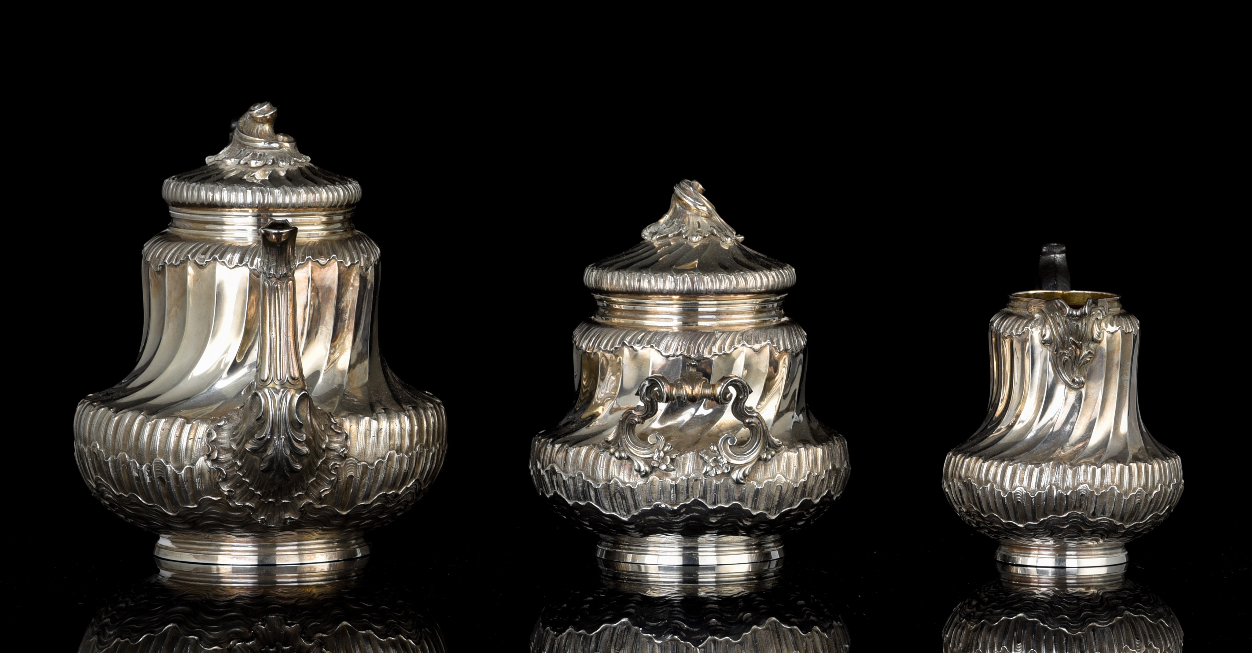 A Rococo Revival three-part silver coffee set with a matching tray, total weight: ca 3848 g - Image 5 of 18