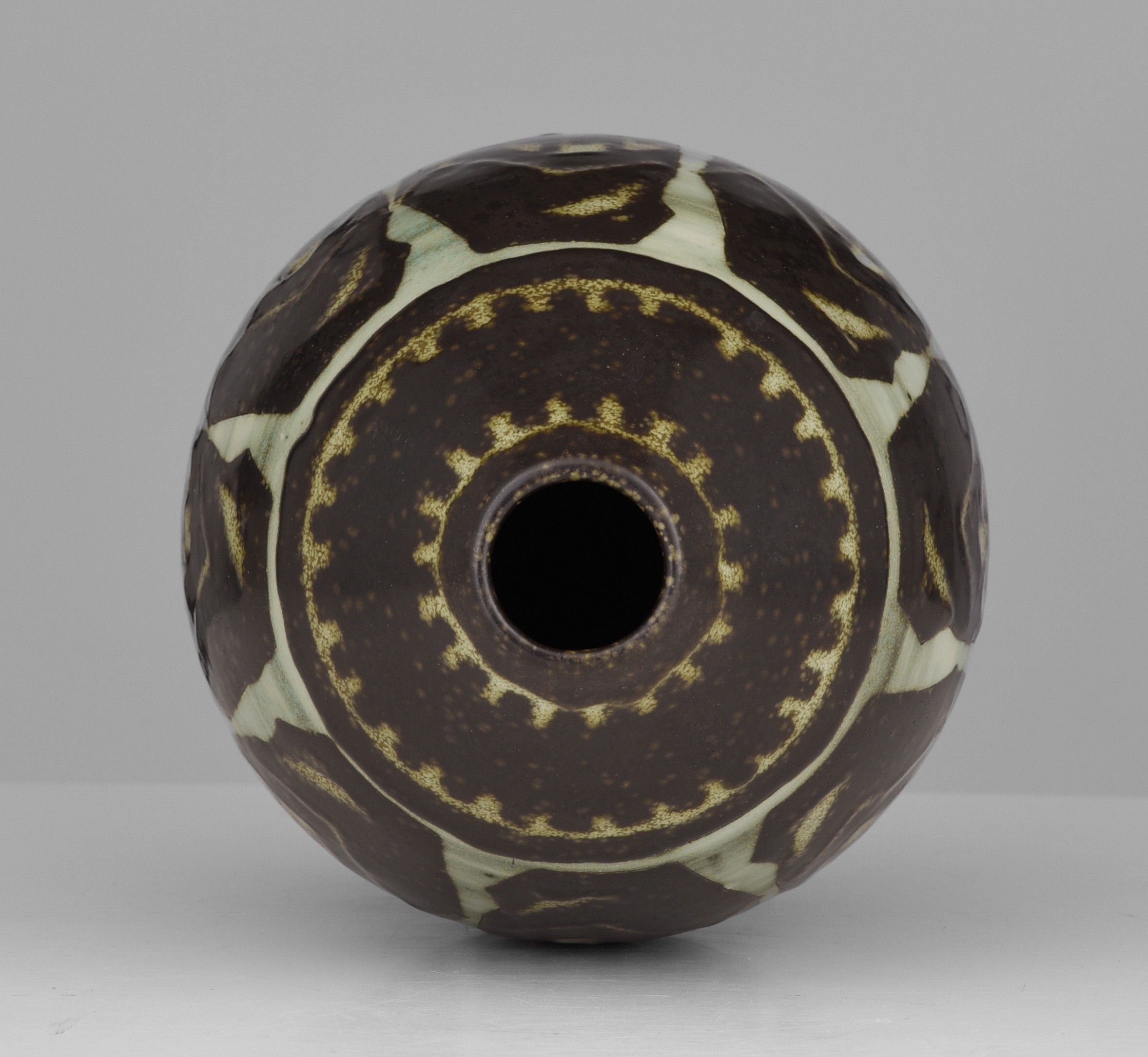 A rare Art Deco dark glazed stoneware vase by Charles Catteau, signed, H 28 cm - Bild 6 aus 8