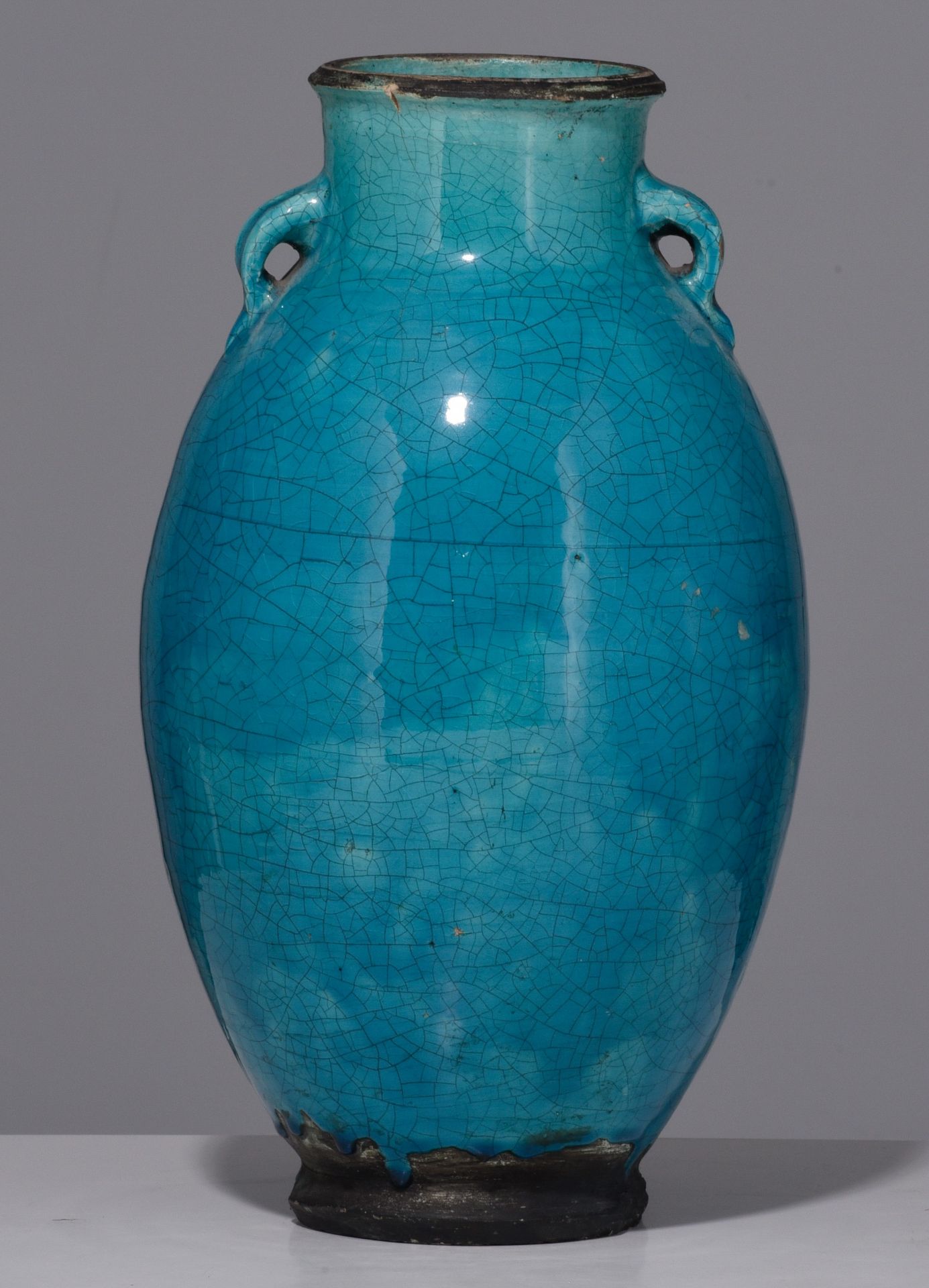 An Islamic turquoise glazed pottery vase, 15thC/16thC, H 37,5 cm - Image 4 of 7