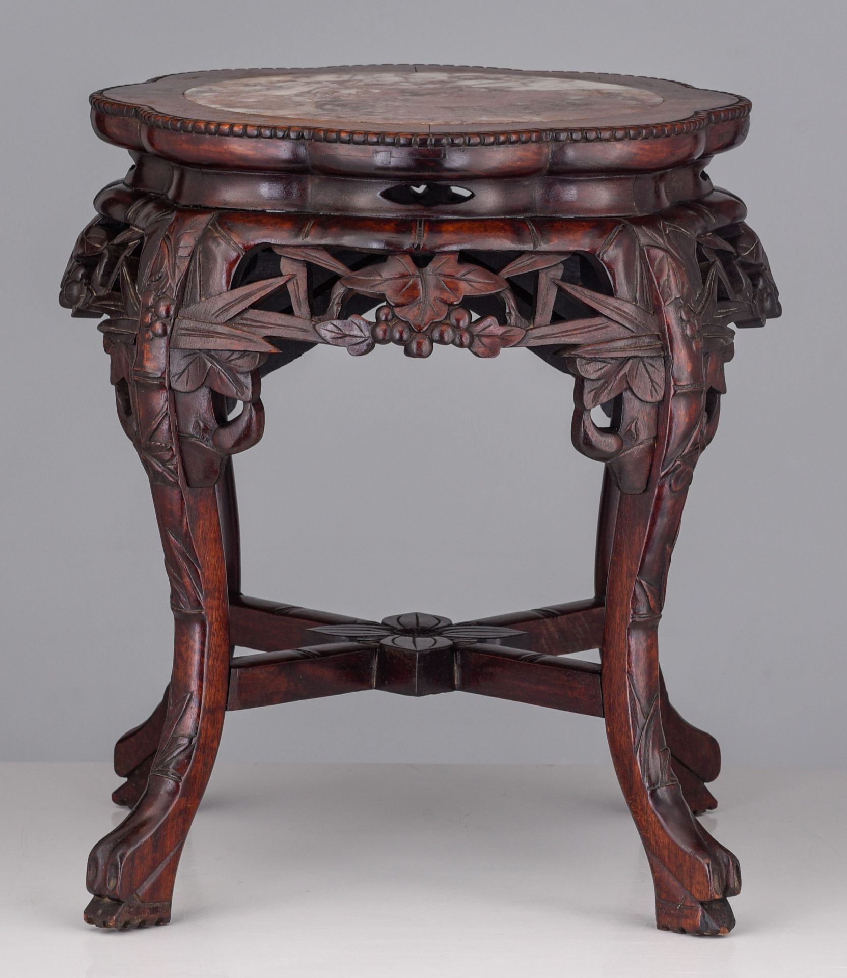A Chines red lacquered base and a carved hardwood base with a marble top, 19thC/20thC, Tallest H 47 - Bild 4 aus 15