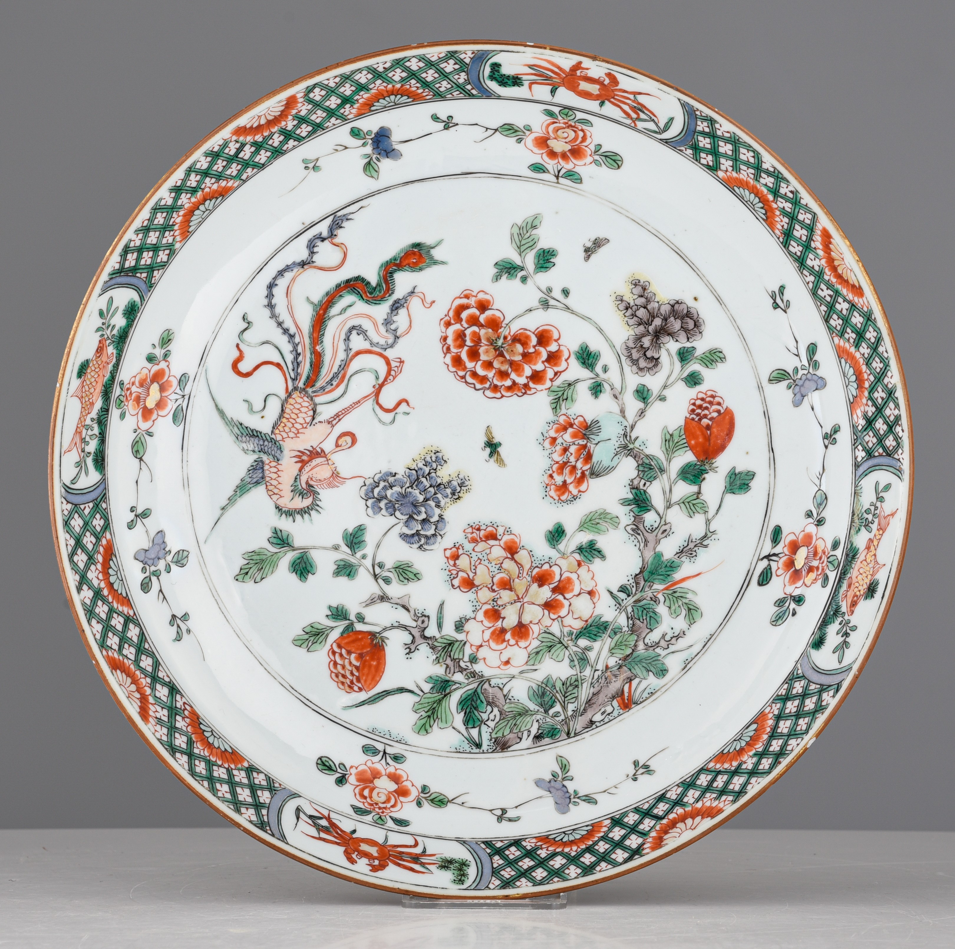 A Chinese famille verte 'Phoenix' plate, Kangxi period, dia. 31 cm - Image 2 of 3