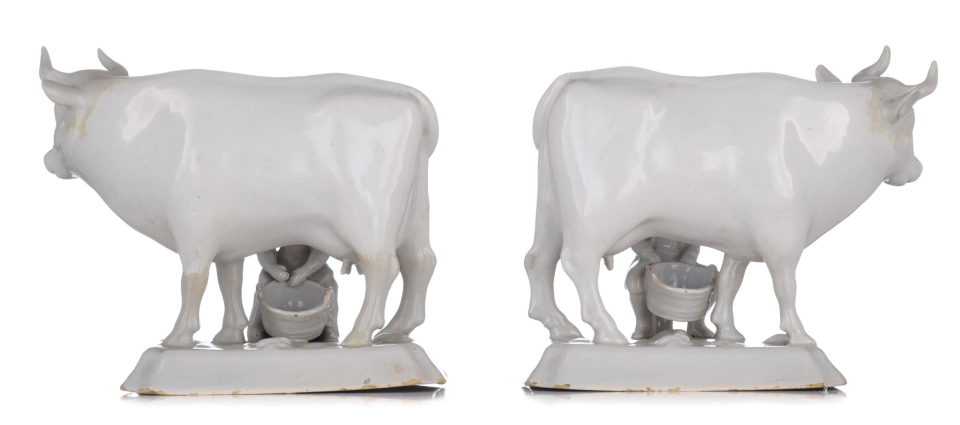 A large pair of Delft white-glazed models of cows with milkers, 18thC, H 18 - W 22 cm - Image 3 of 14