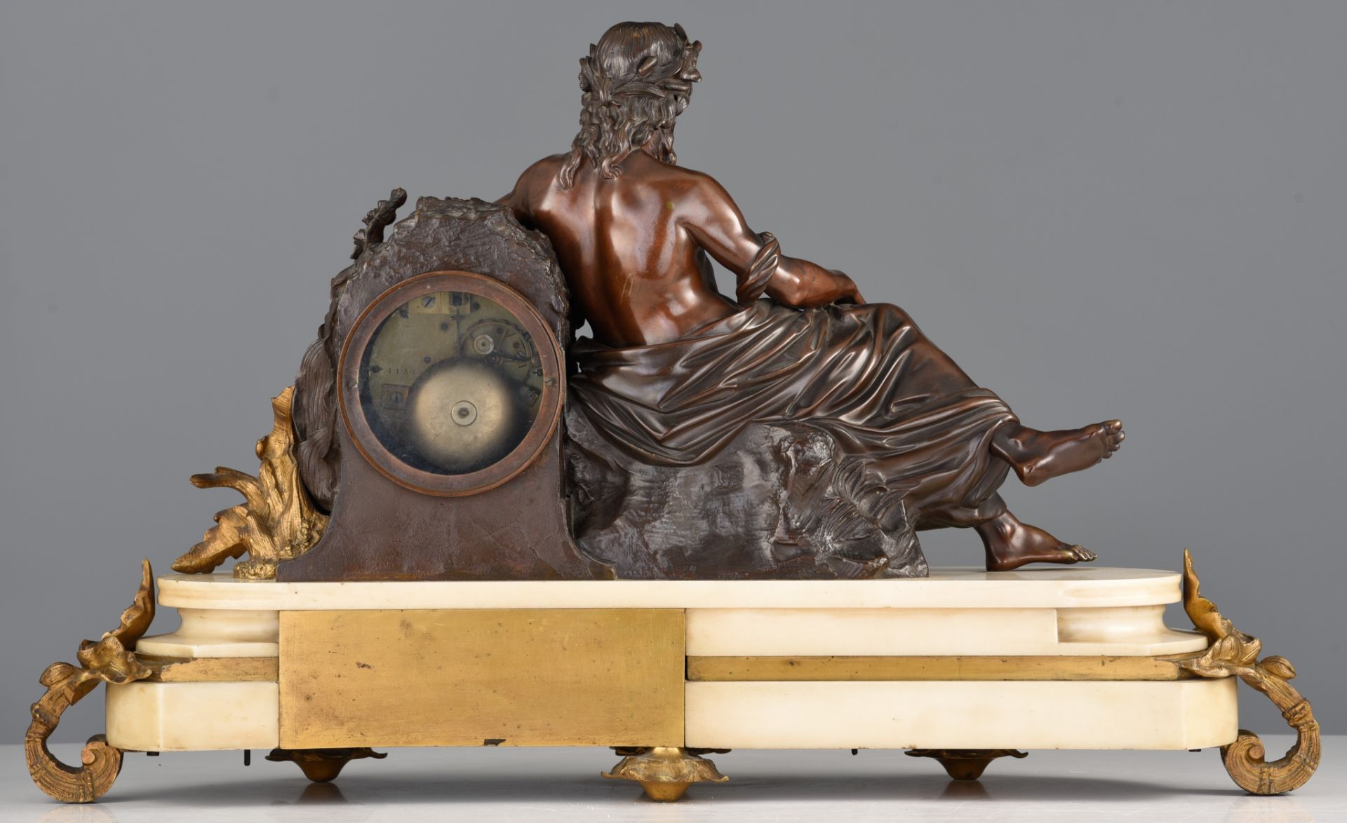 A marble and bronze mantle clock, the dial signed 'Wilgot, a Bruxelles', late 1900, H 39 - W 65 cm - Image 4 of 7