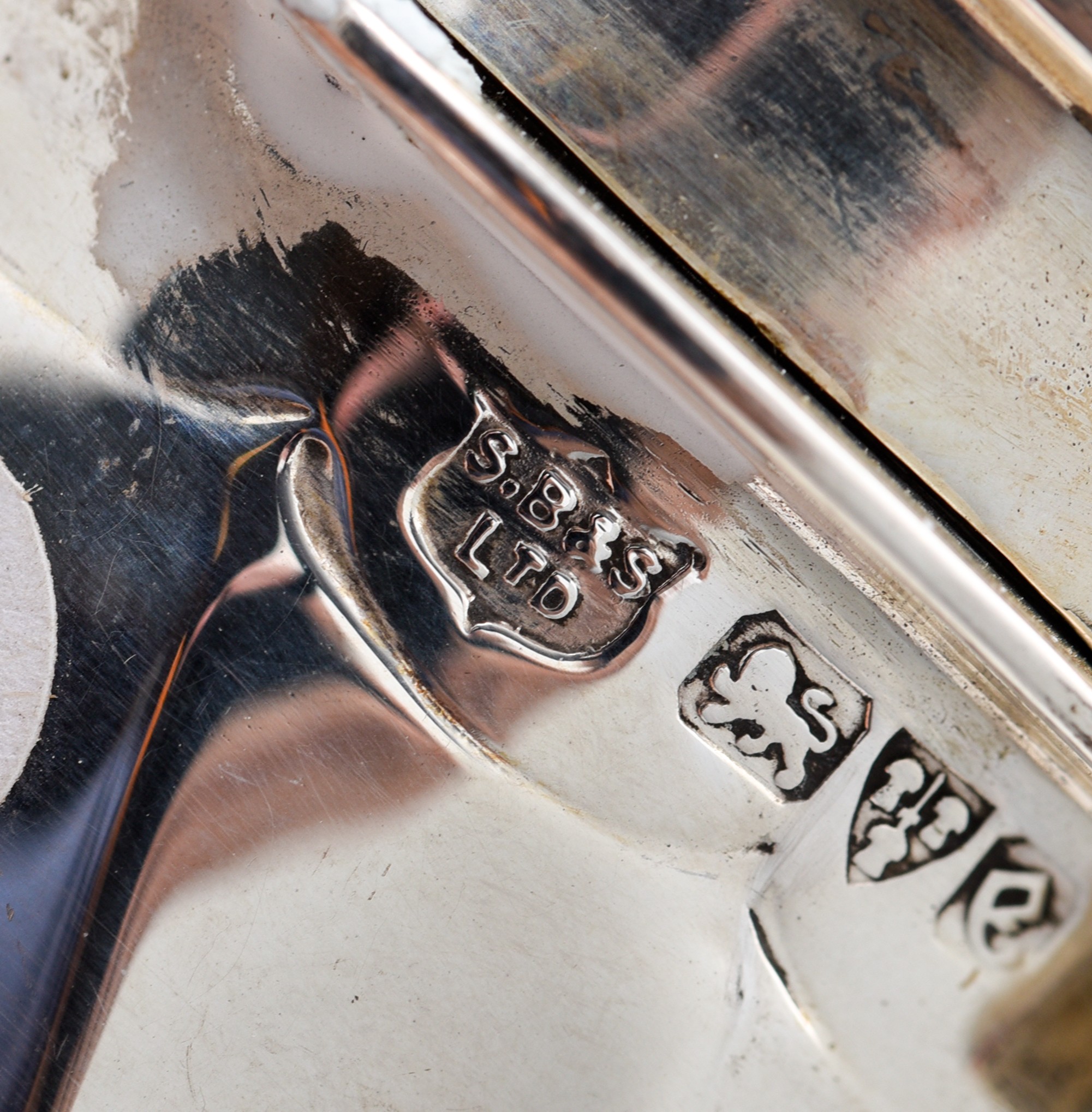 A collection of silver casters and salt shakers, H 10 - 21,5 cm, total weight: ca 1308 g - Image 33 of 44