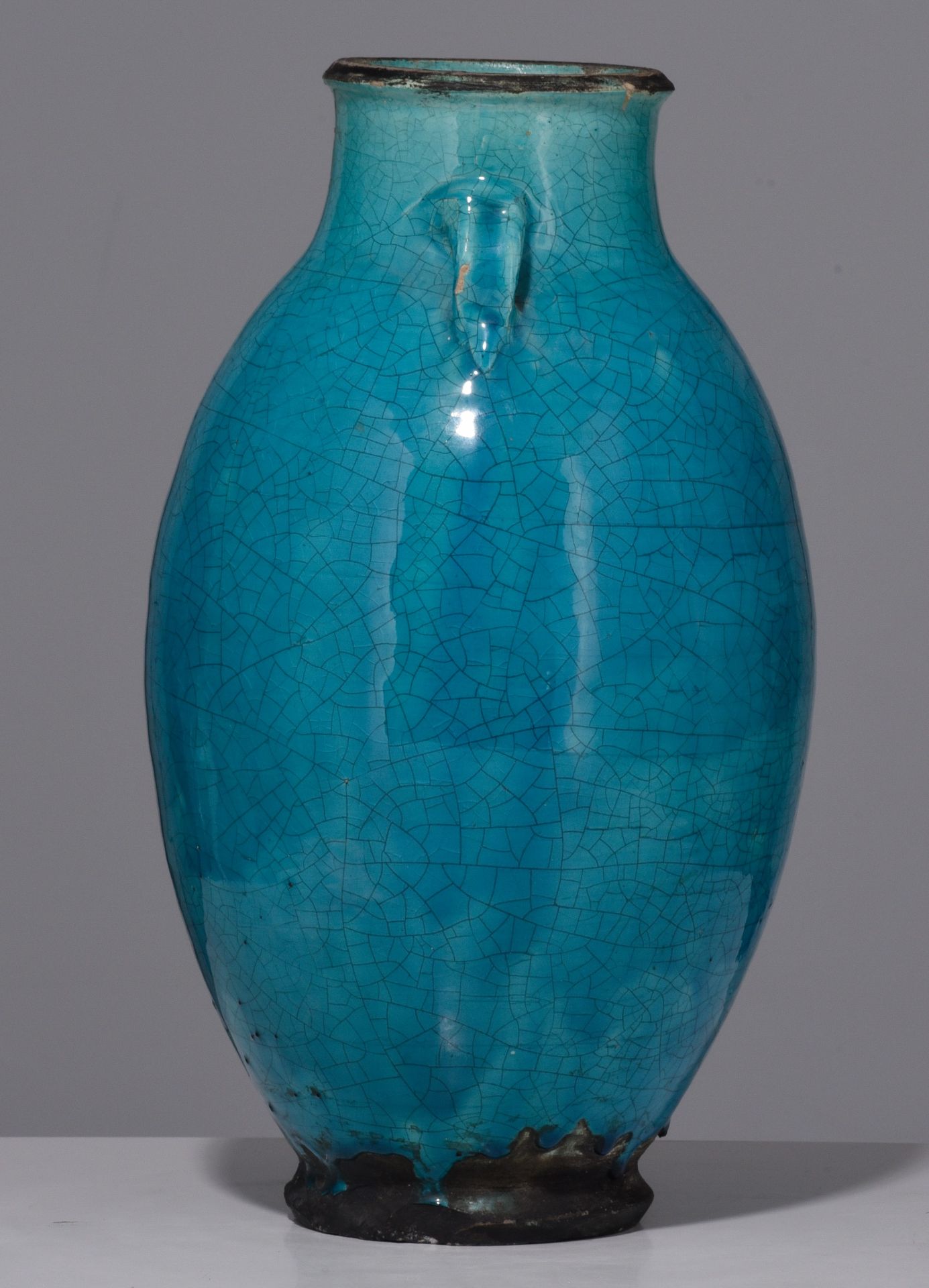 An Islamic turquoise glazed pottery vase, 15thC/16thC, H 37,5 cm - Image 3 of 7