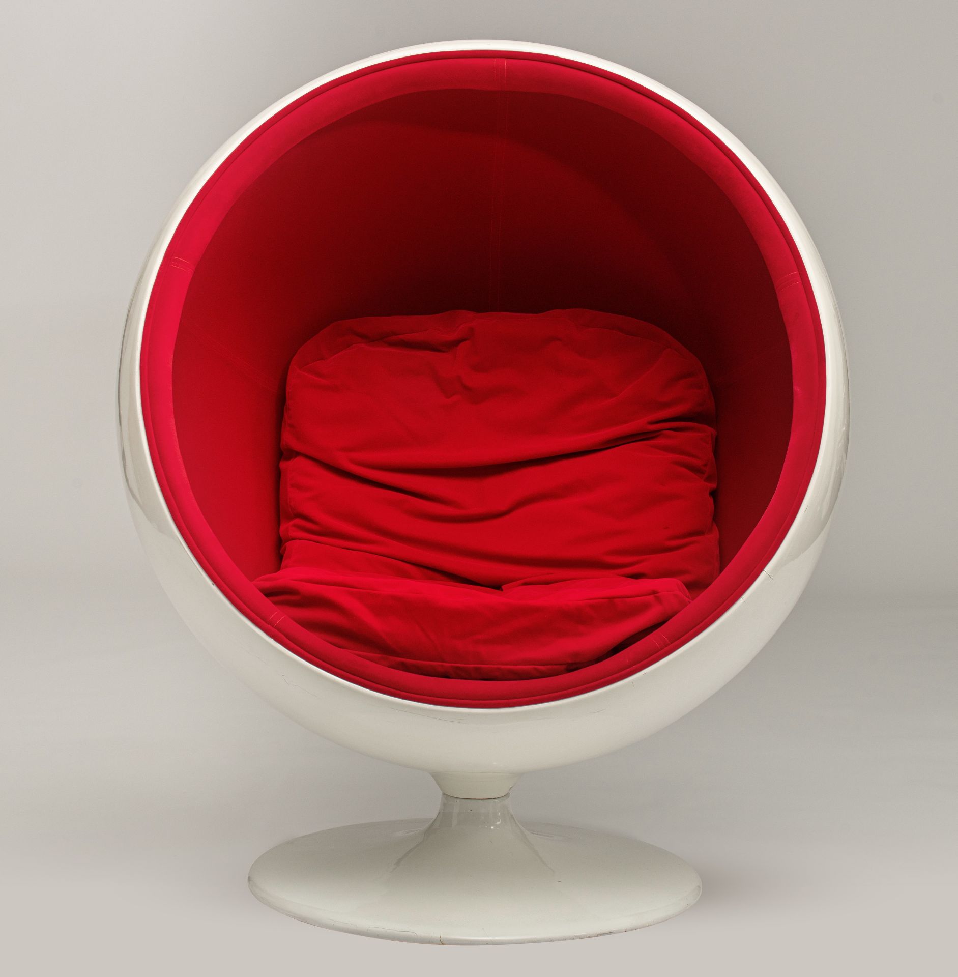 A Globe or Ball Chair by Eero Aarnio, Finland, 1966, H 120 cm - Image 3 of 16