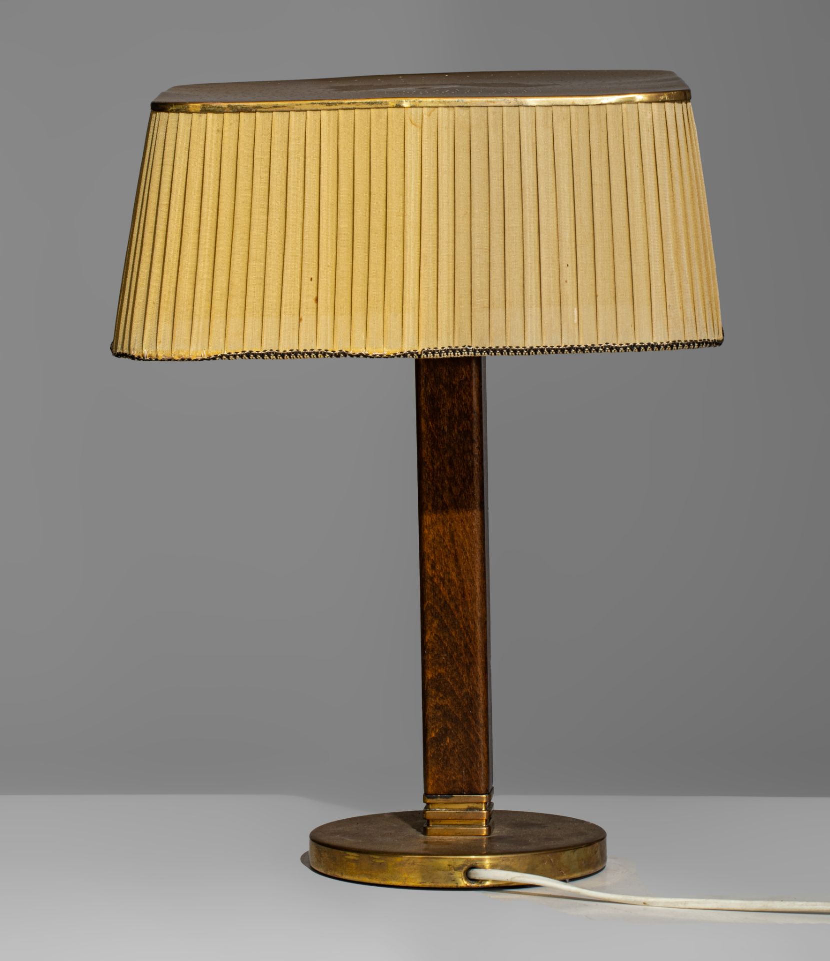 A rare vintage model 5066 table lamp by Paavo Tynell for 'Oy Taito Ab', 1940s, H 42 cm - Image 4 of 8