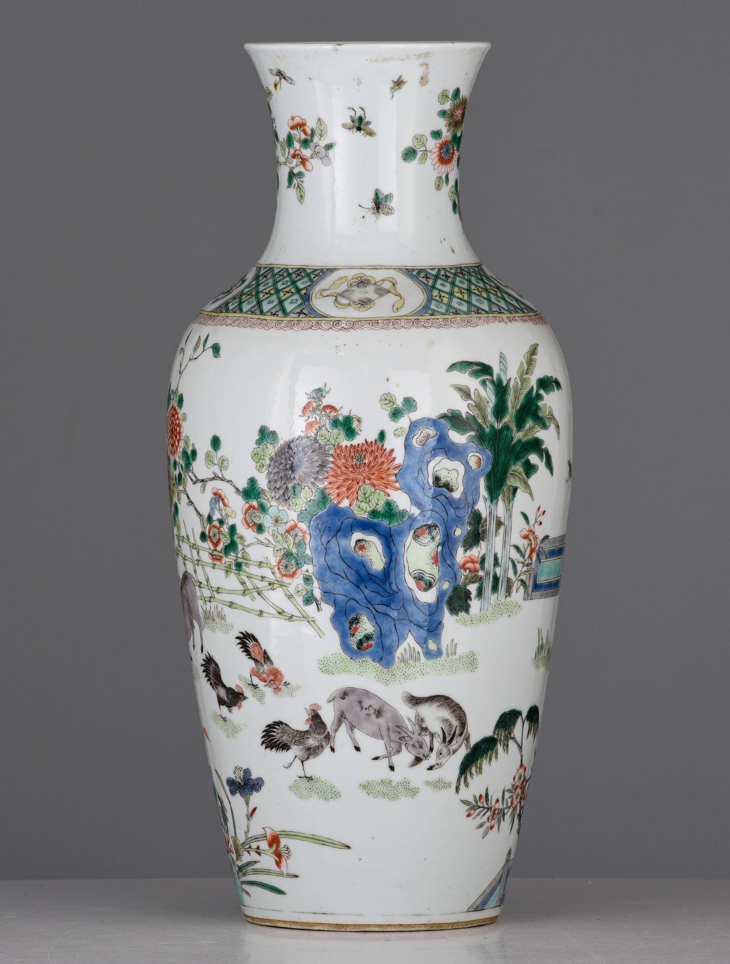 A Chinese famille verte 'Animals' vase, 19thC, H 45 cm - Image 4 of 7