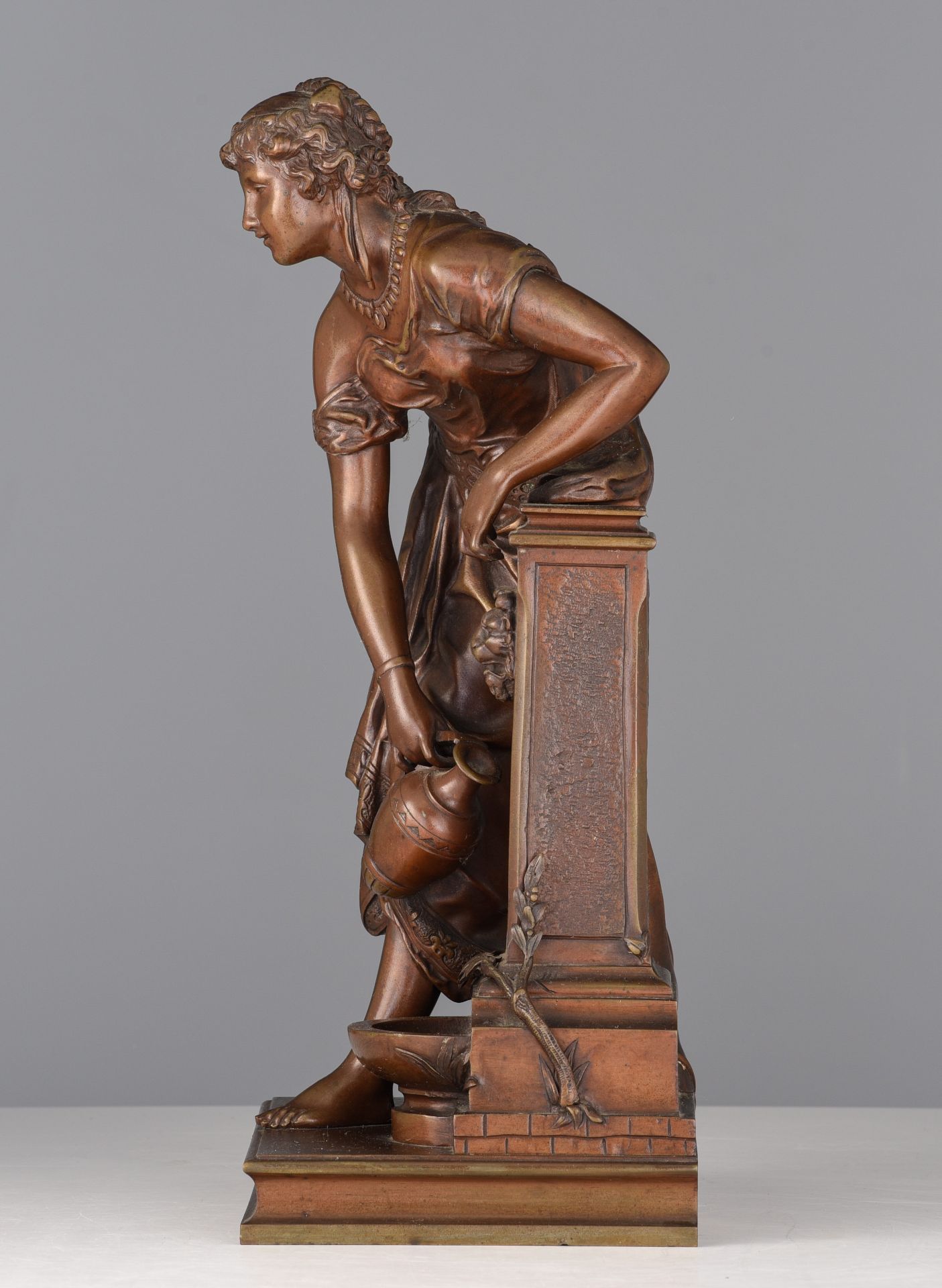 Adrien Etienne Gaudez (1845-1902),A beauty near the well, patinated bronze, H 39 cm - Image 3 of 8