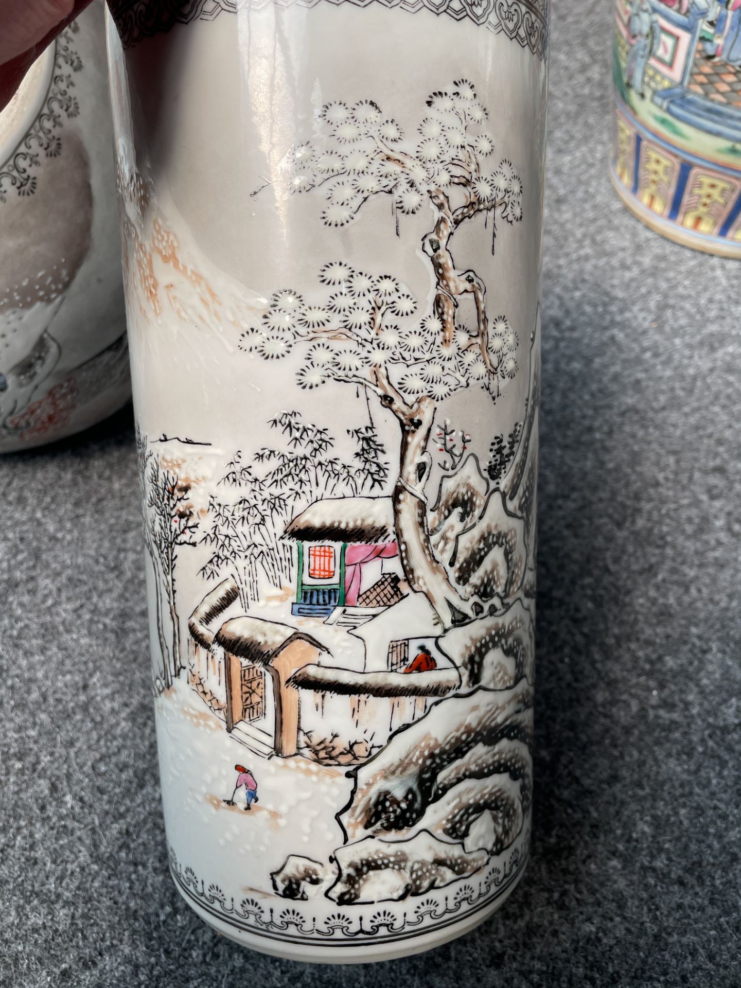 A Chinese Canton grisaille and enamelled 'Winter Landscape' cylindrical vase and ginger jar, 20thC, - Image 18 of 26