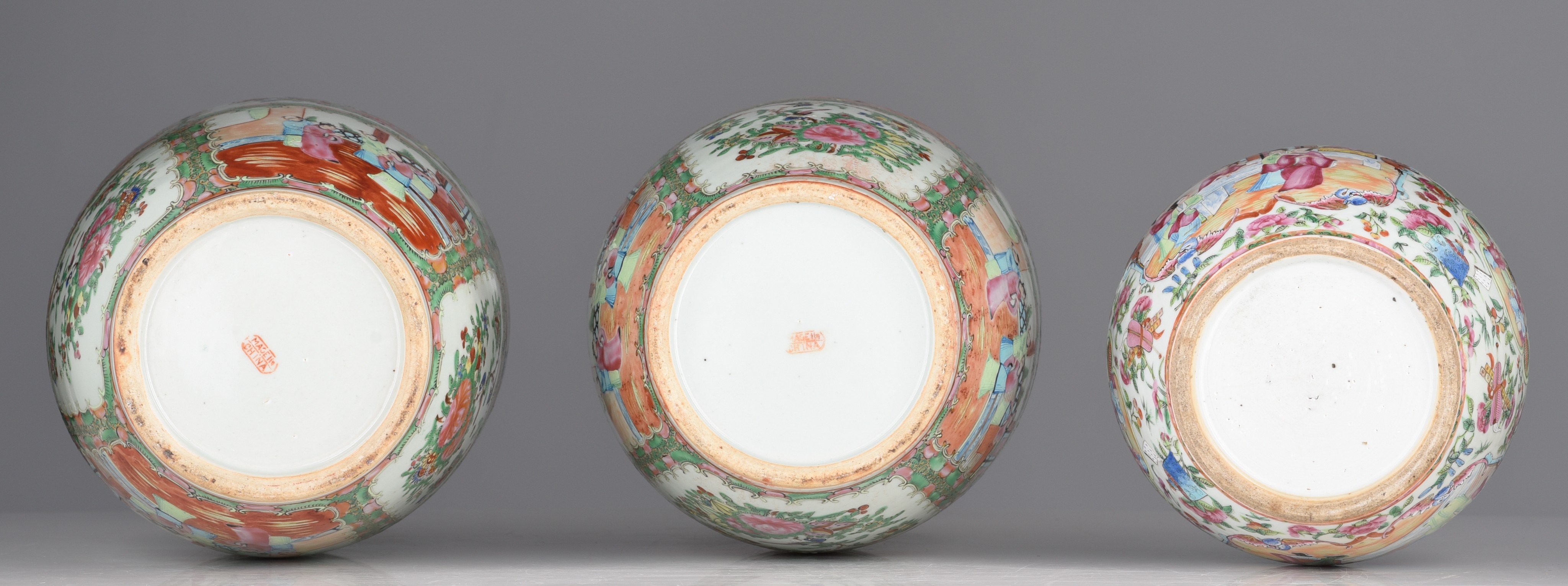 A similar pair of Chinese Canton famille rose vases, 19thC, H 44,5 cm - added a Chinese Canton pomeg - Image 7 of 7