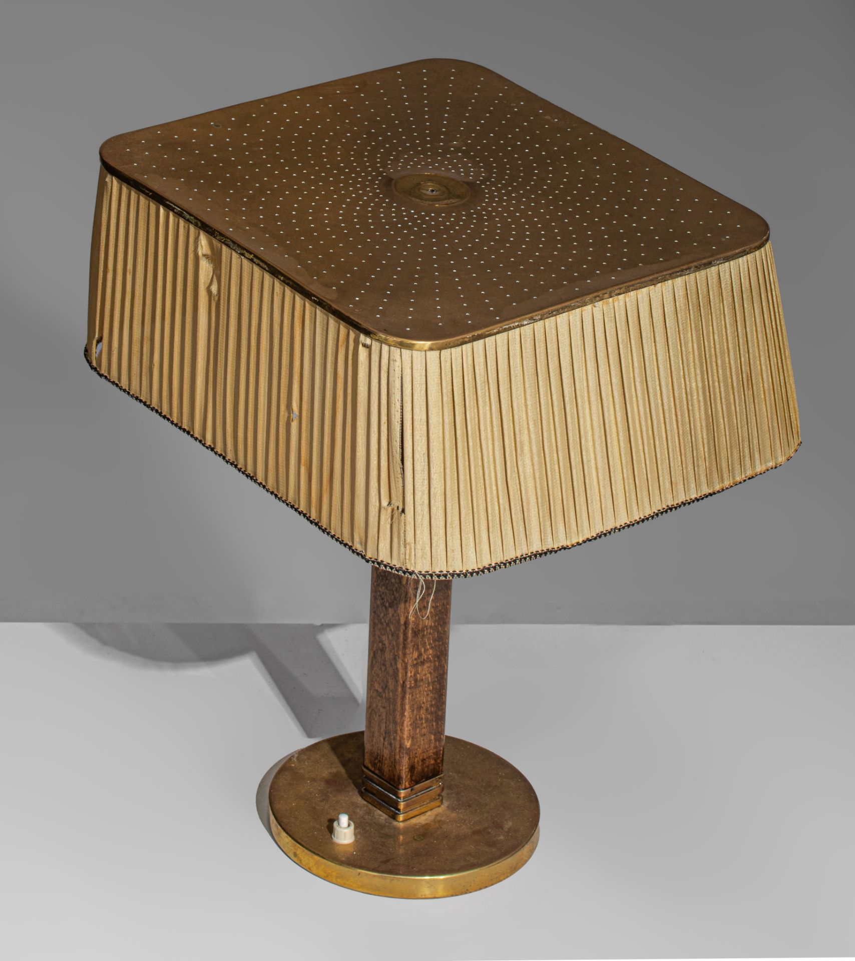 A rare vintage model 5066 table lamp by Paavo Tynell for 'Oy Taito Ab', 1940s, H 42 cm - Image 2 of 8