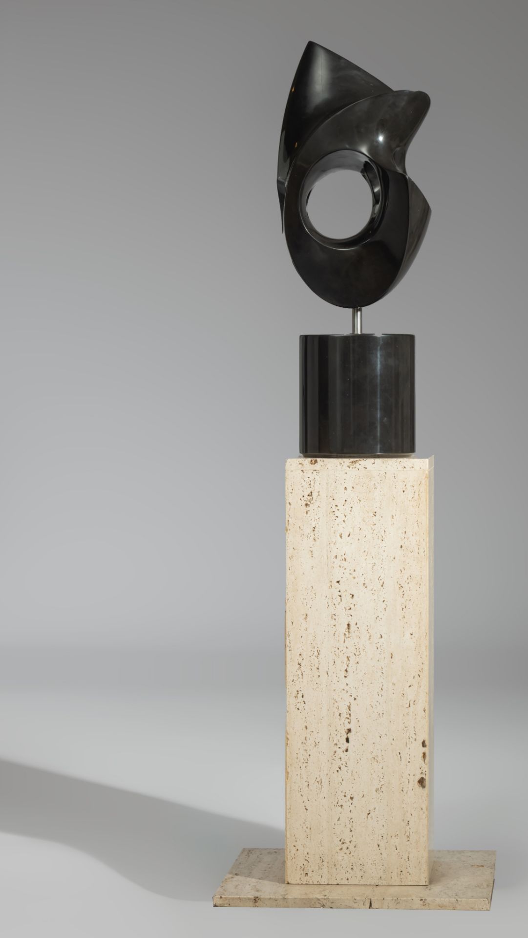 Jeanine Behaeghel (1940-1993), abstract sculpture, 1988, noir Belge marble on a travertine pedestal, - Image 14 of 18