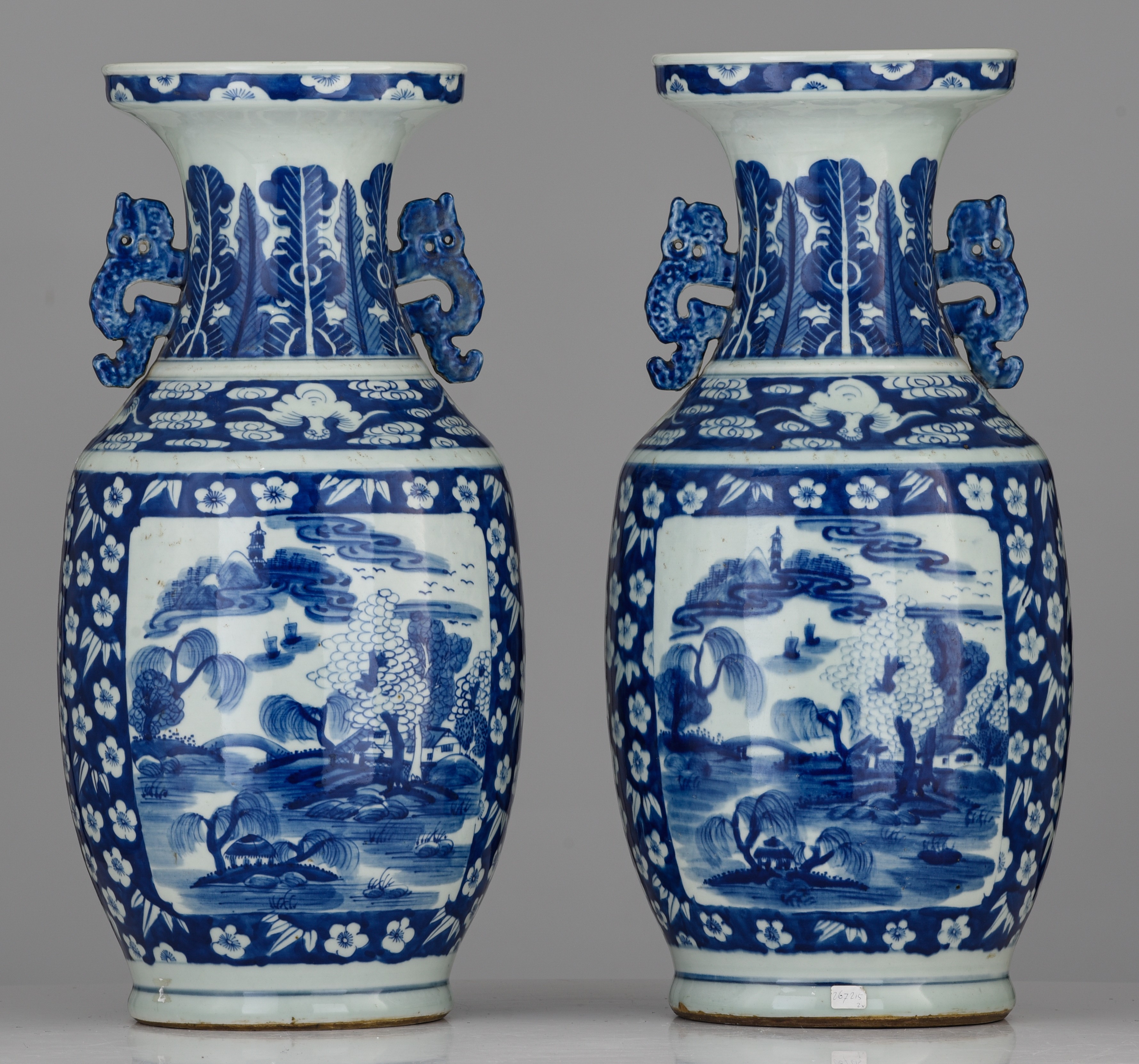 A pair of Chinese blue and white vases, paired with stylised-dragon handles, 19thC, H 49-50 cm - Image 4 of 7