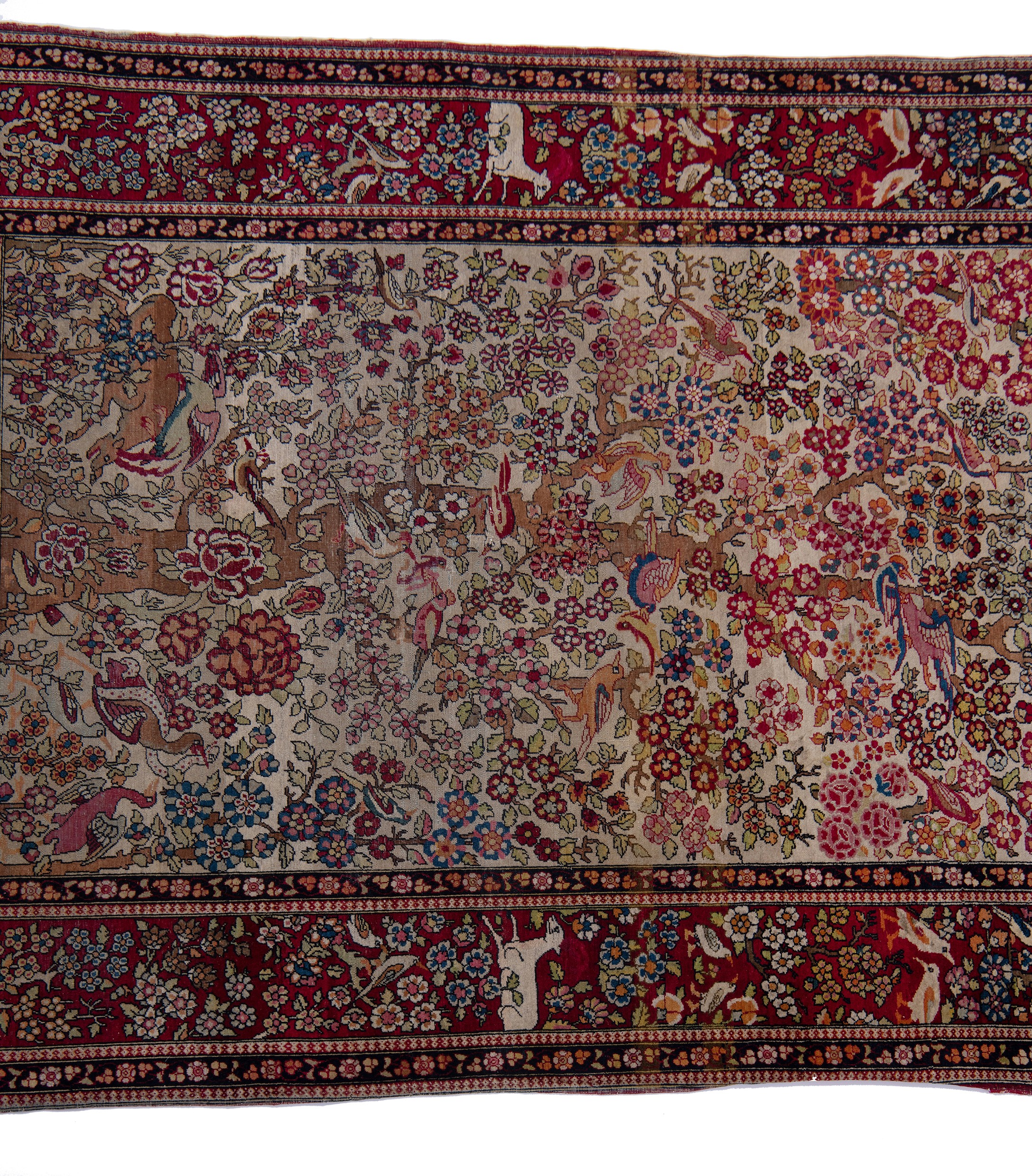 An antique Persian Ispahan rug, depicting the tree of life, 137 x 206 cm (+) - Image 6 of 7