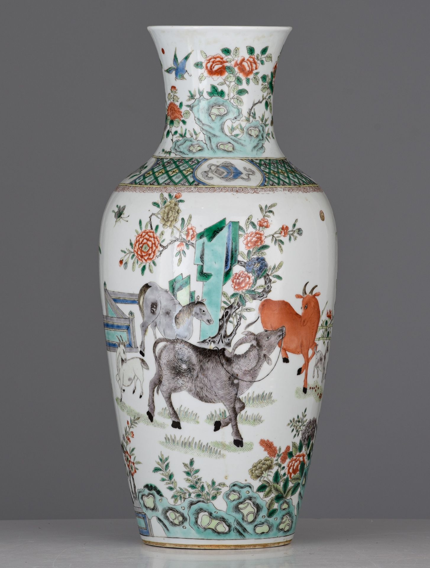 A Chinese famille verte 'Animals' vase, 19thC, H 45 cm - Image 2 of 7