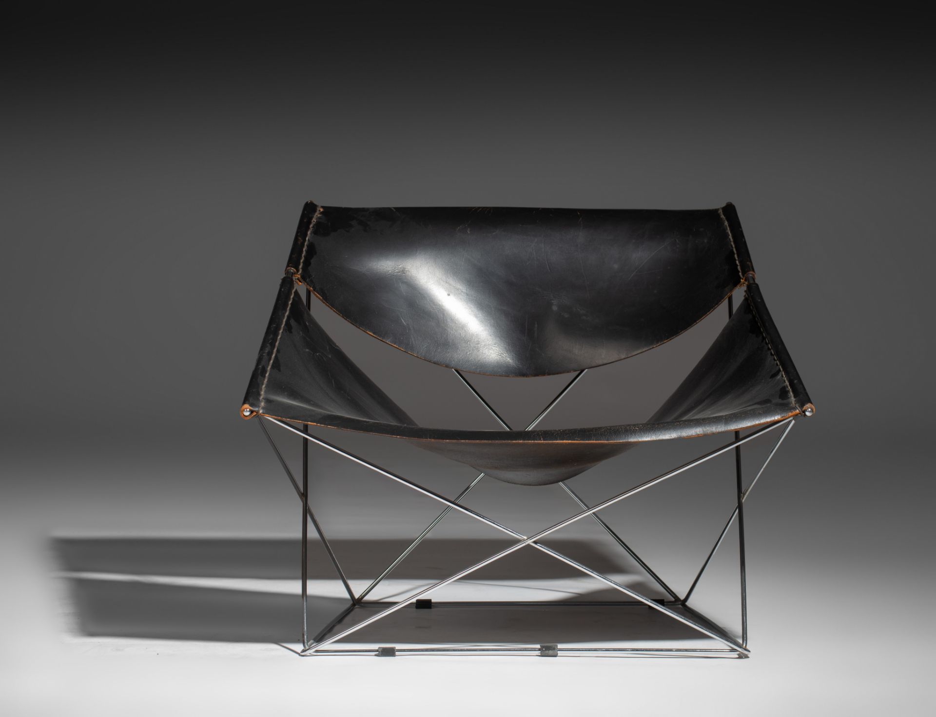 A F675 'butterfly' chair by Pierre Paulin for Polak, 1963, H 65 - W 83 cm - Image 6 of 10