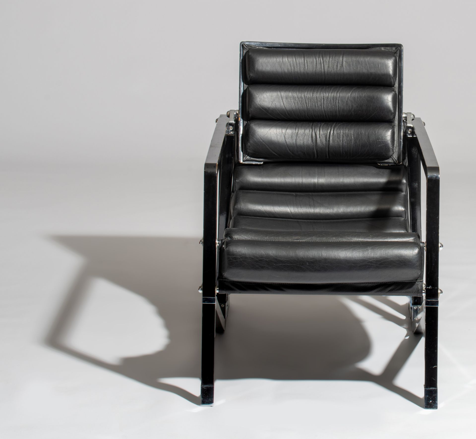 A Transat chair by Eileen Gray for Ecart, France, 1926, H 75 - W 55 - D 108 cm - Image 3 of 10