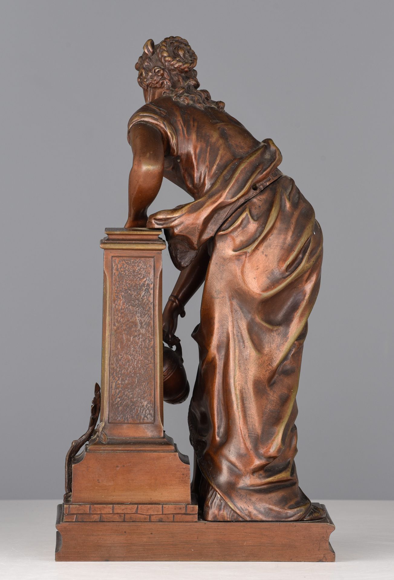 Adrien Etienne Gaudez (1845-1902),A beauty near the well, patinated bronze, H 39 cm - Image 4 of 8