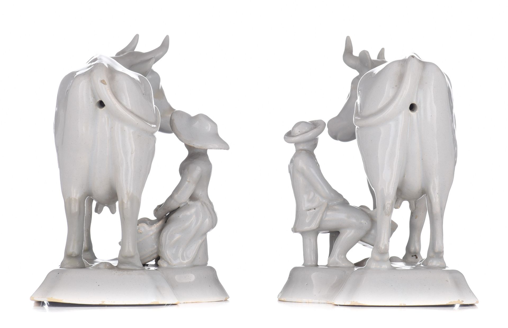 A large pair of Delft white-glazed models of cows with milkers, 18thC, H 18 - W 22 cm - Image 2 of 14