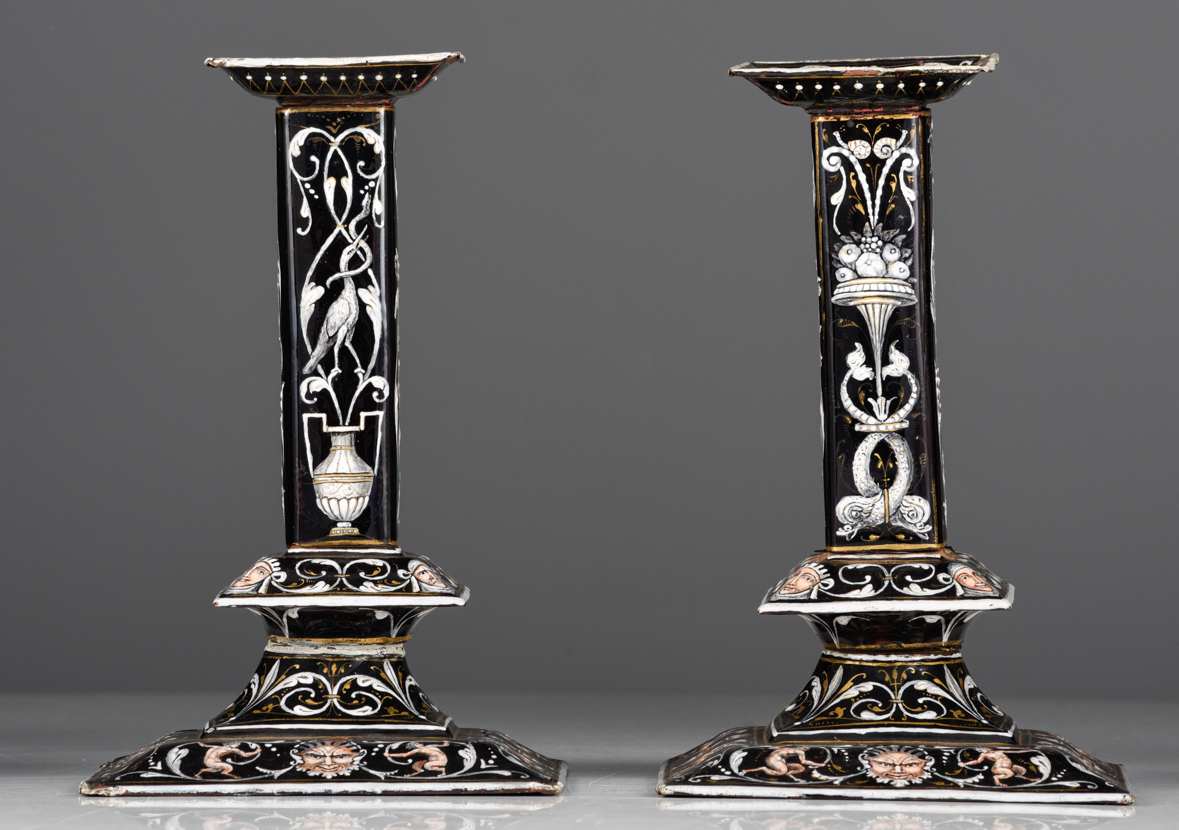 A pair of 17thC Limoges enamel candlesticks, H 23 cm (+) - Bild 3 aus 7