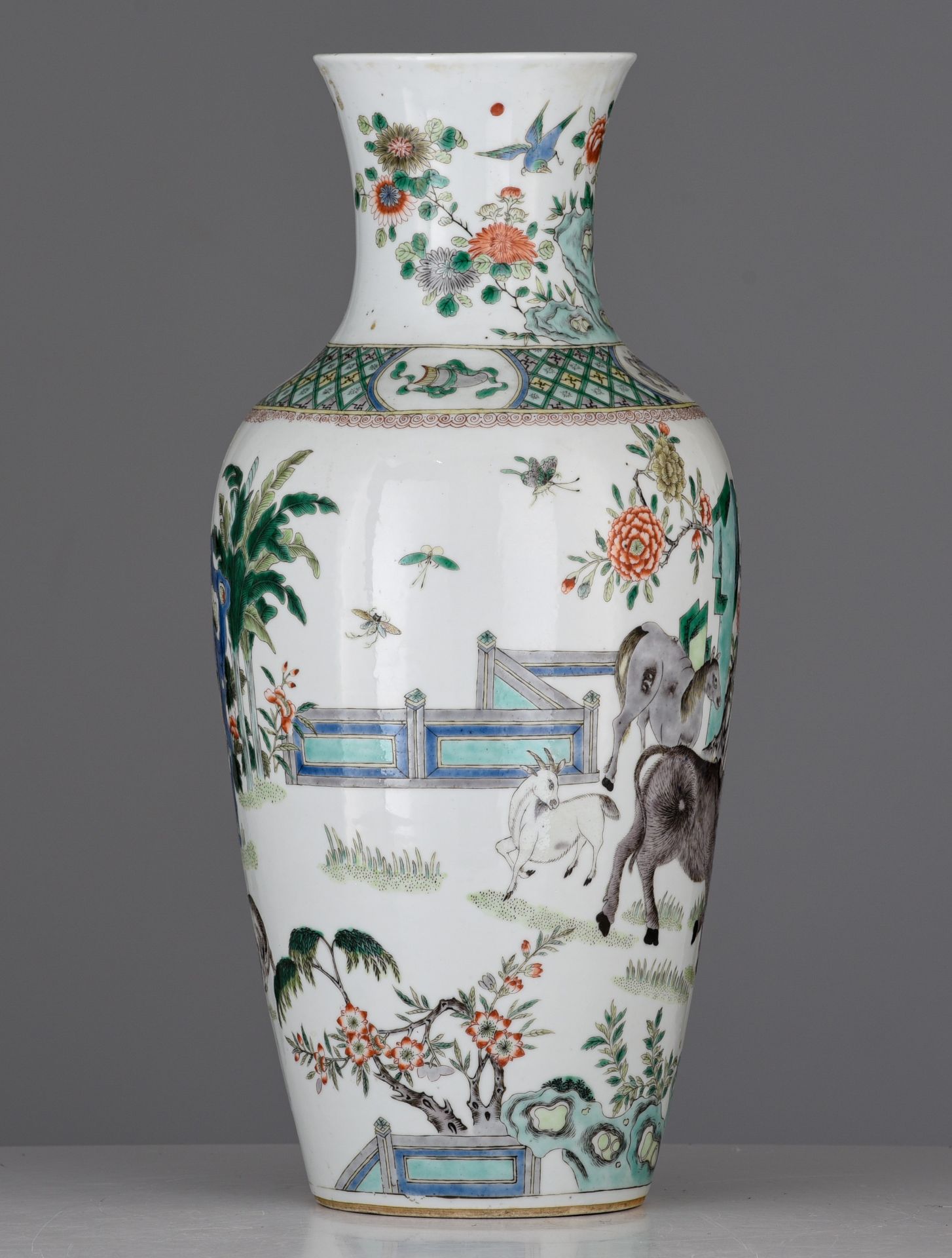A Chinese famille verte 'Animals' vase, 19thC, H 45 cm - Image 5 of 7