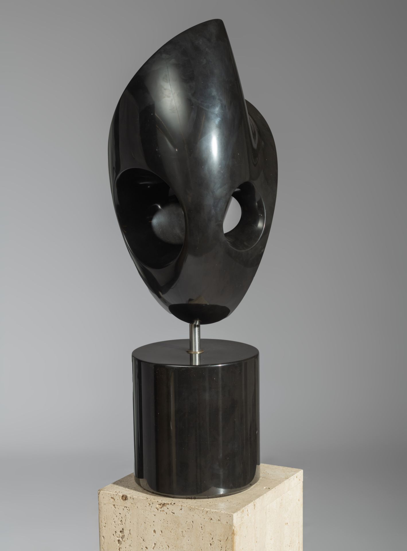 Jeanine Behaeghel (1940-1993), abstract sculpture, 1988, noir Belge marble on a travertine pedestal, - Image 4 of 18