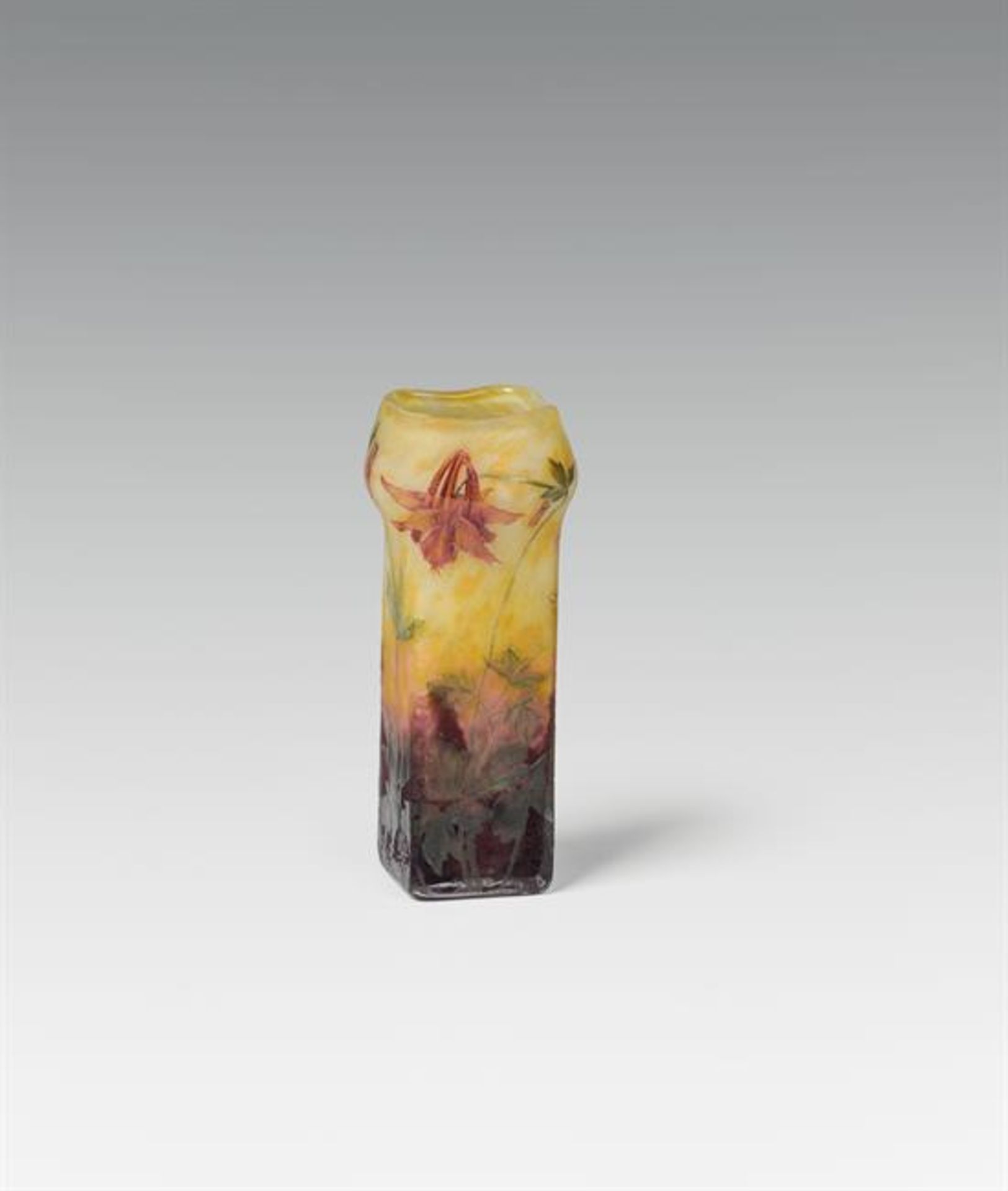 Daum Nancy: Small vase "Ancolie"