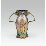 Johann Lötz Witwe: Vase mit Metallmontierung