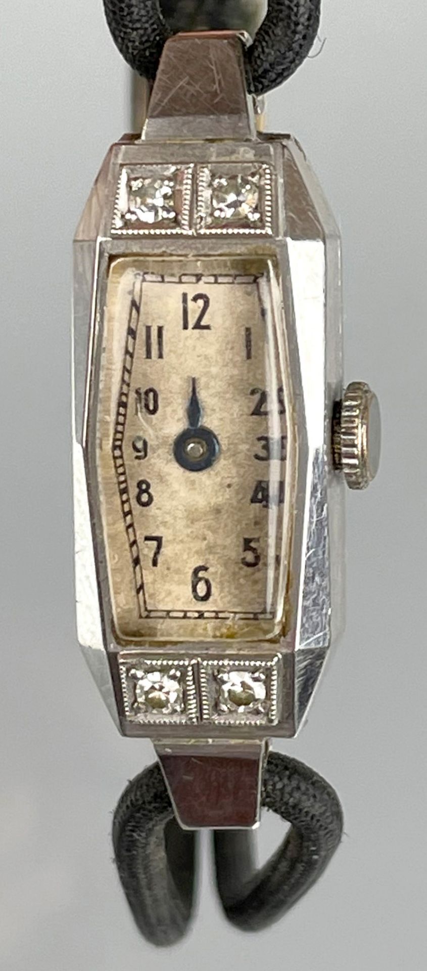 Damenarmbanduhr Art déco, 1920er Jahre, 750 Weißgold.