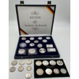 Konvolut von diversen Silbermünzen. 28 Stück. Dazu 2 Silberbarren.