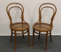 Paar Kaffeehausstühle, Thonet, Modell No. 14, Buche gebogen, Sitzfläche in Rattan, unterseitig bez.