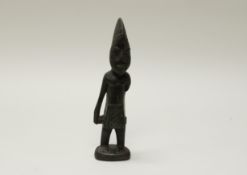 Zwillingsfigur, ibeji, männlich, Yoruba, Nigeria, Afrika, Holz, 30 cm hoch.